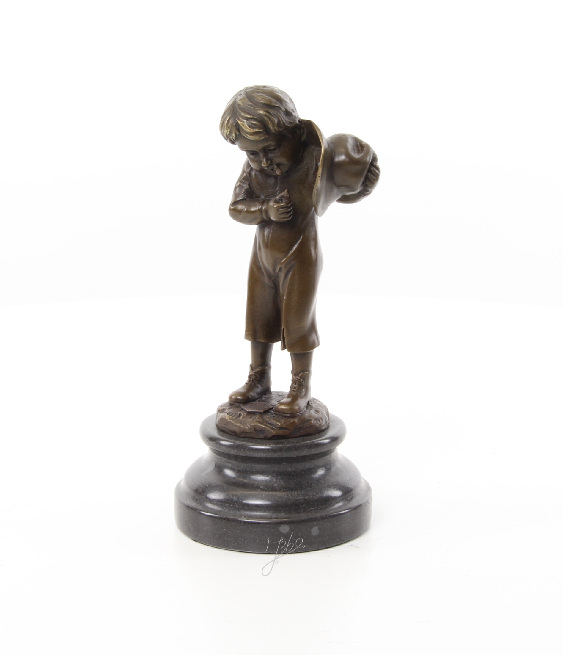 Detaillierte Bronze Jungenskulptur Nachdenklicher Junge als Kunstwerk 8