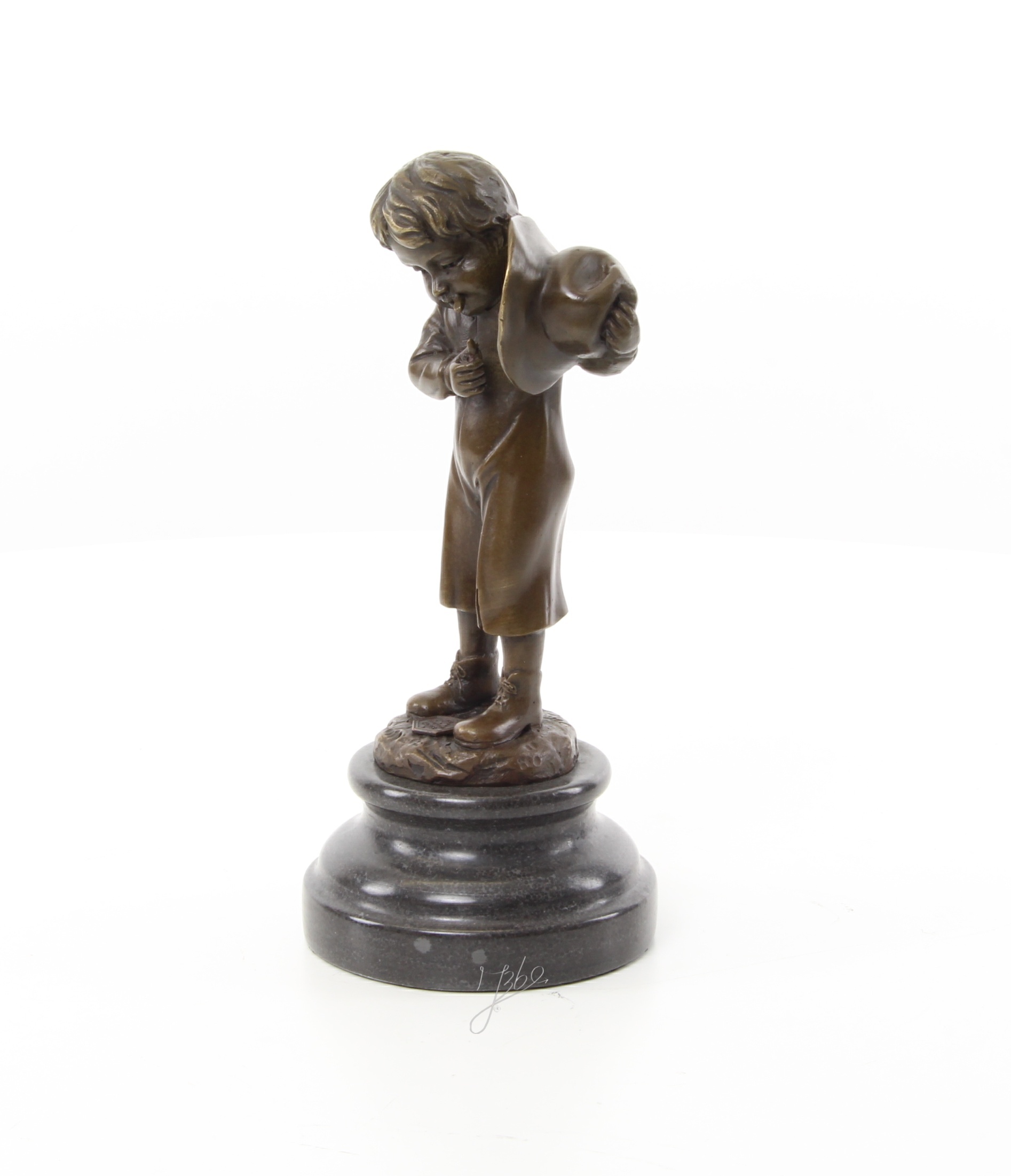 Detaillierte Bronze Jungenskulptur Nachdenklicher Junge als Kunstwerk 11