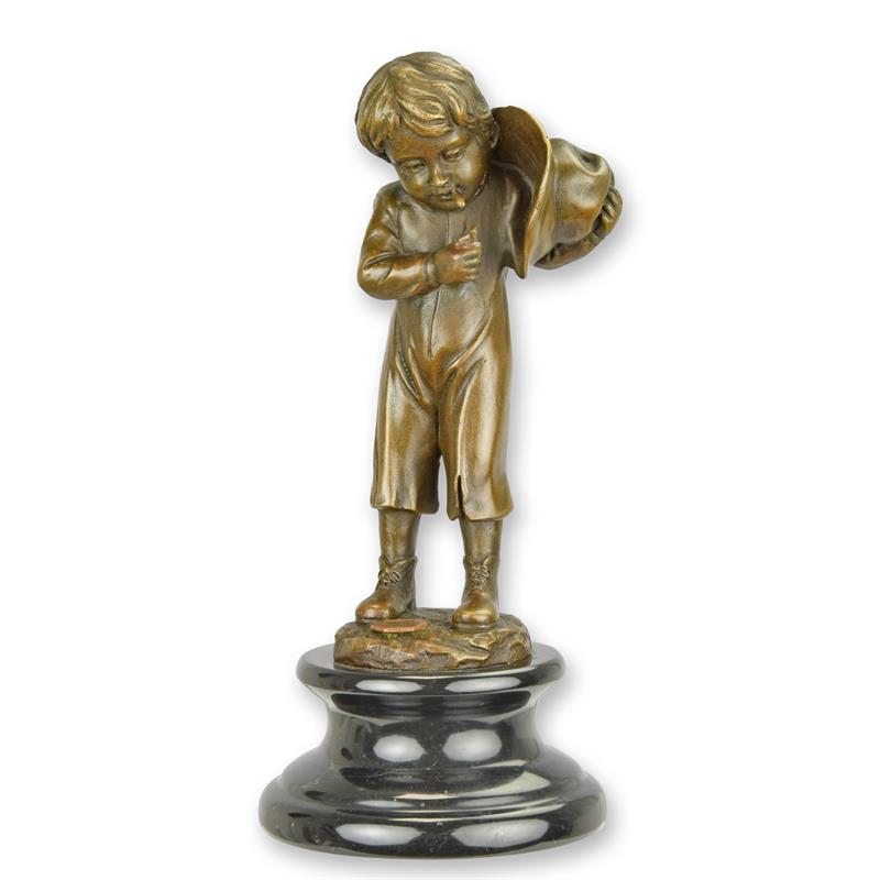 Detaillierte Bronze Jungenskulptur Nachdenklicher Junge als Kunstwerk 2