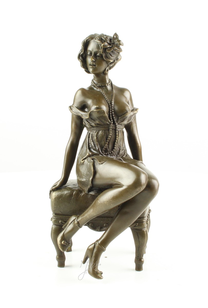 Elegante Bronze Frauenfigur Bronzeskulptur Frau auf Hocker für Ihr Zuhause 3