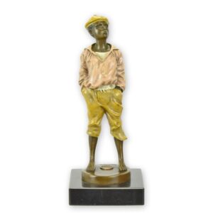 Einzigartige Bronzejunge Skulptur Statue eines Jungen mit Mütze