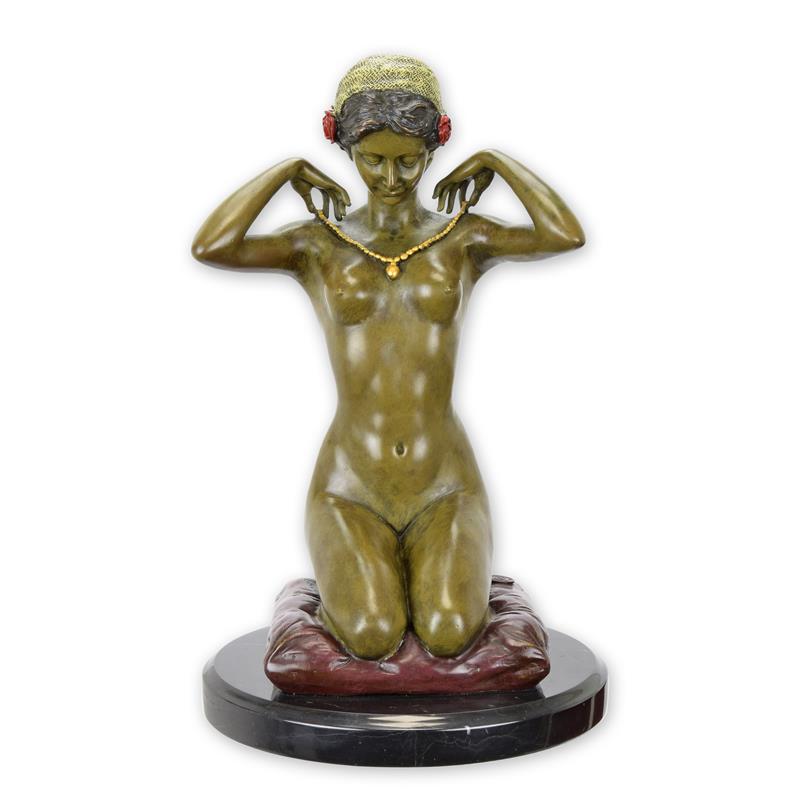 Exquisite Bronzefigur Frau Künstlerische Kniende Skulptur mit Halskette 2