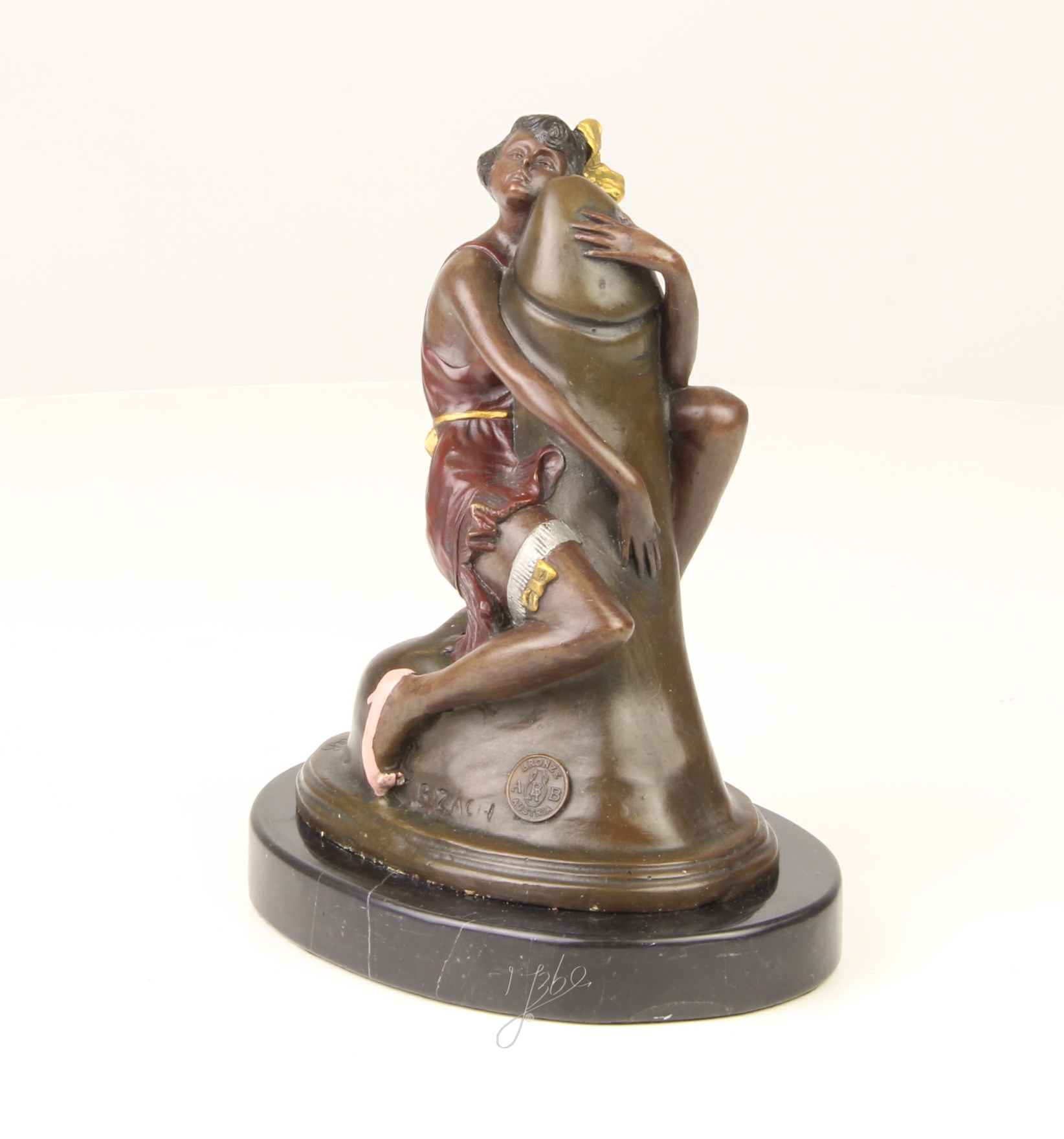 Elegante Bronze Frauenfigur Zeitlose Skulptur einer Frau entdecken 4
