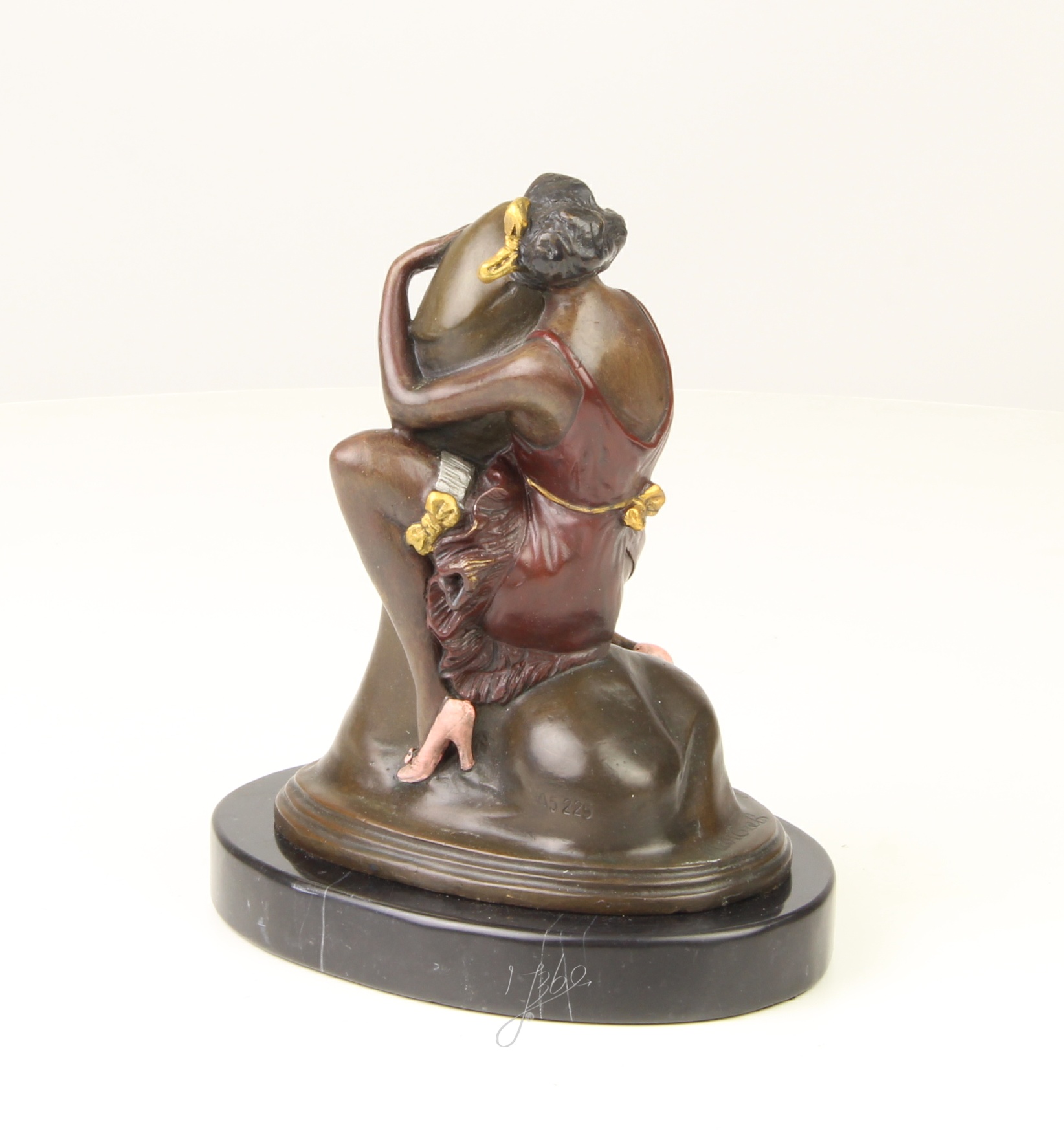 Elegante Bronze Frauenfigur Zeitlose Skulptur einer Frau entdecken 10