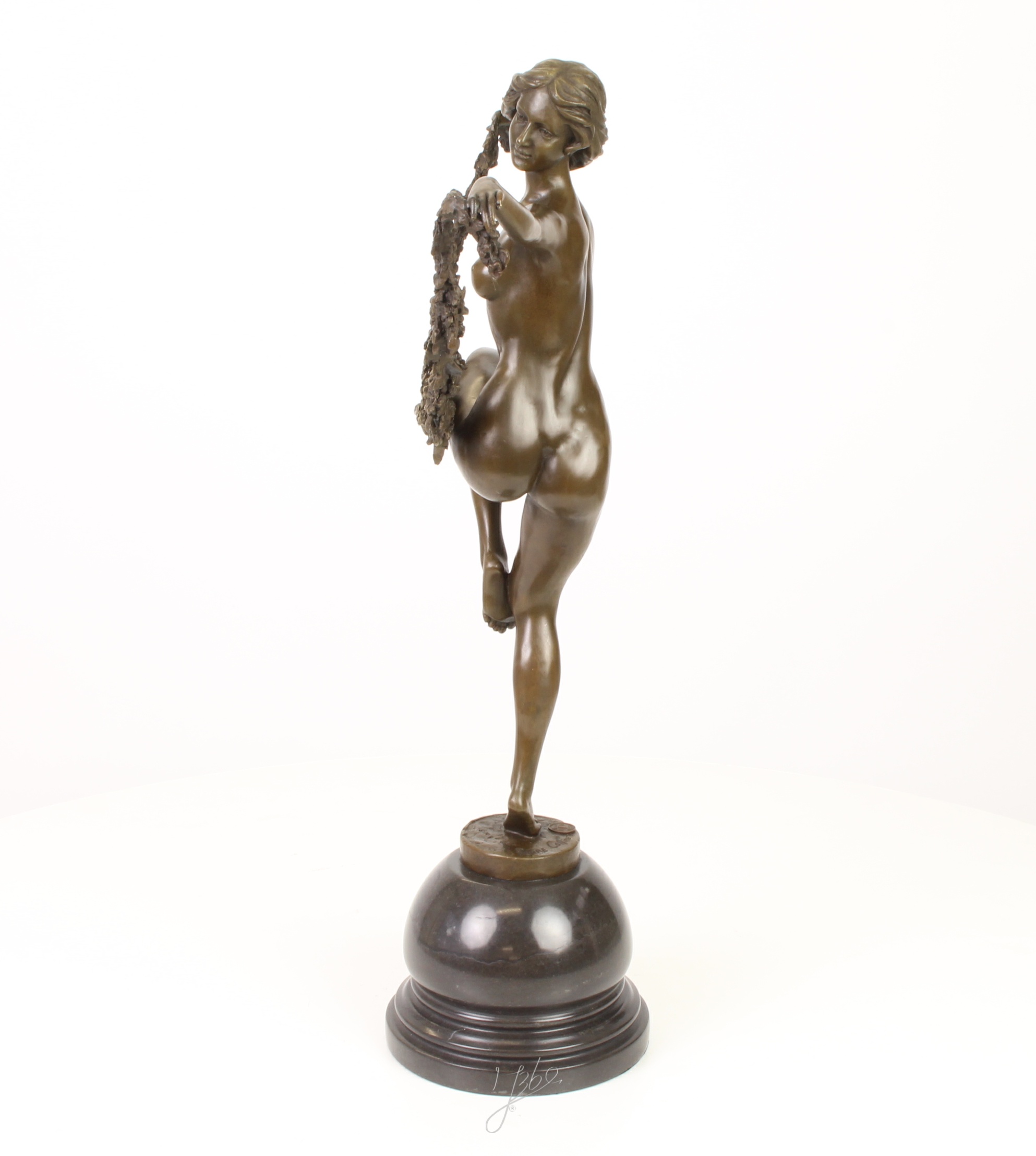 Elegante Bronze Blumenskulptur Tänzerin mit Blumenkranz Zeitlose Kunst 6