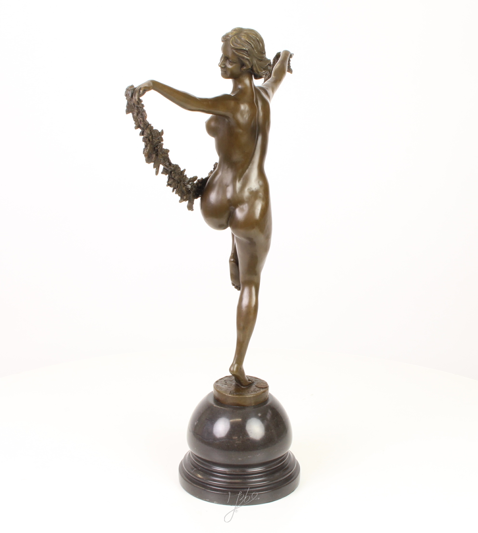 Elegante Bronze Blumenskulptur Tänzerin mit Blumenkranz Zeitlose Kunst 5