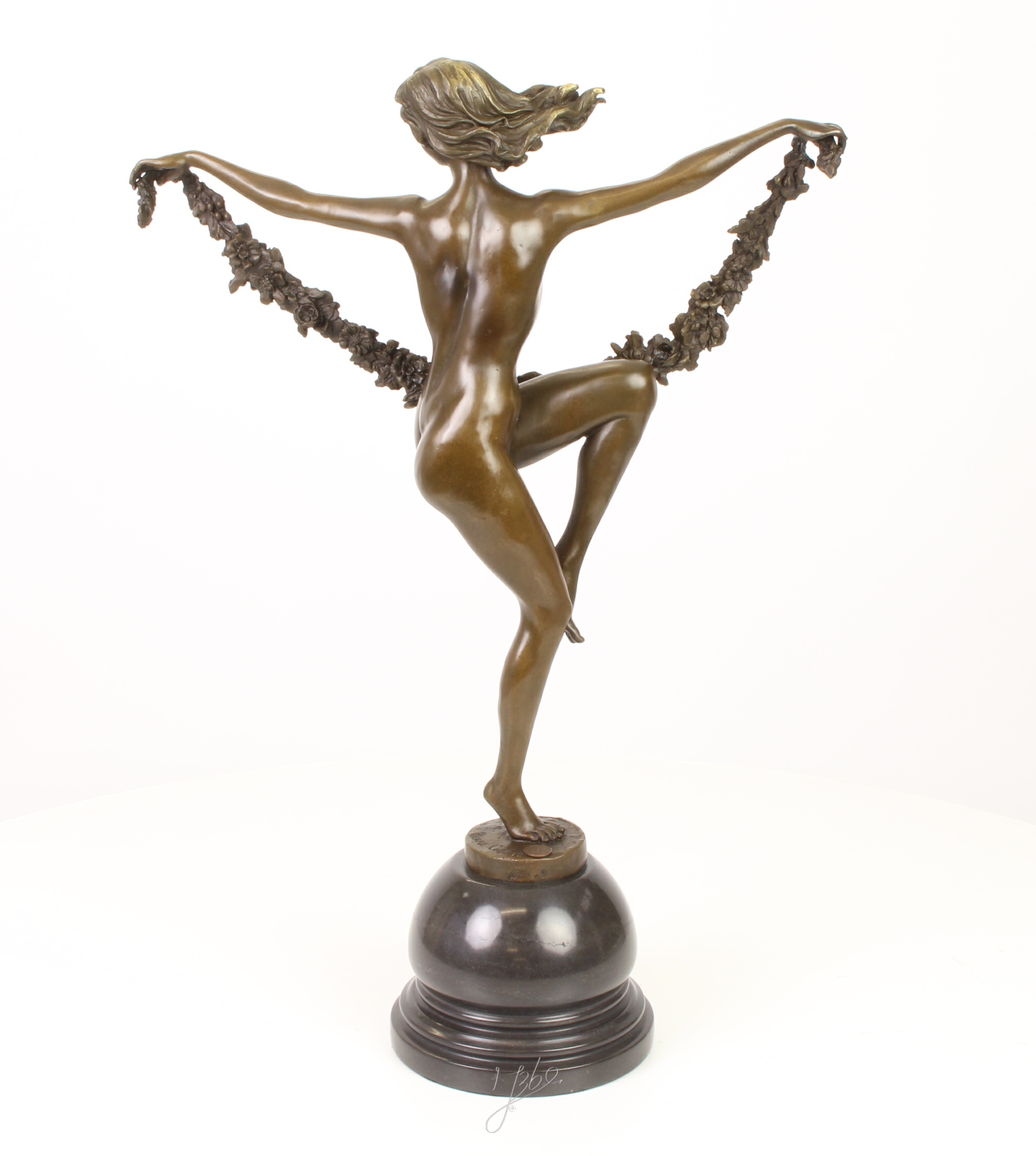 Elegante Bronze Blumenskulptur Tänzerin mit Blumenkranz Zeitlose Kunst 10