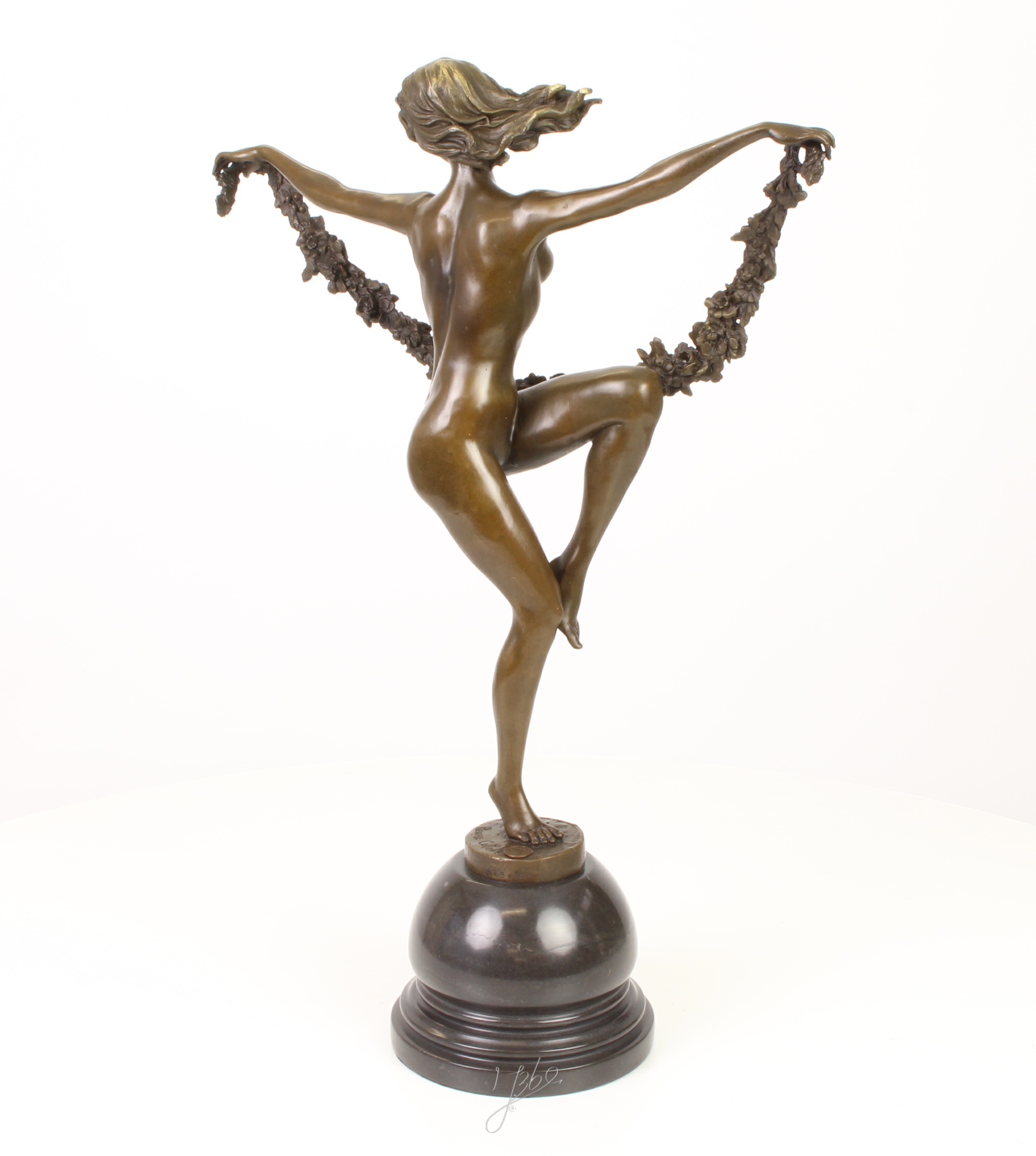 Elegante Bronze Blumenskulptur Tänzerin mit Blumenkranz Zeitlose Kunst 12