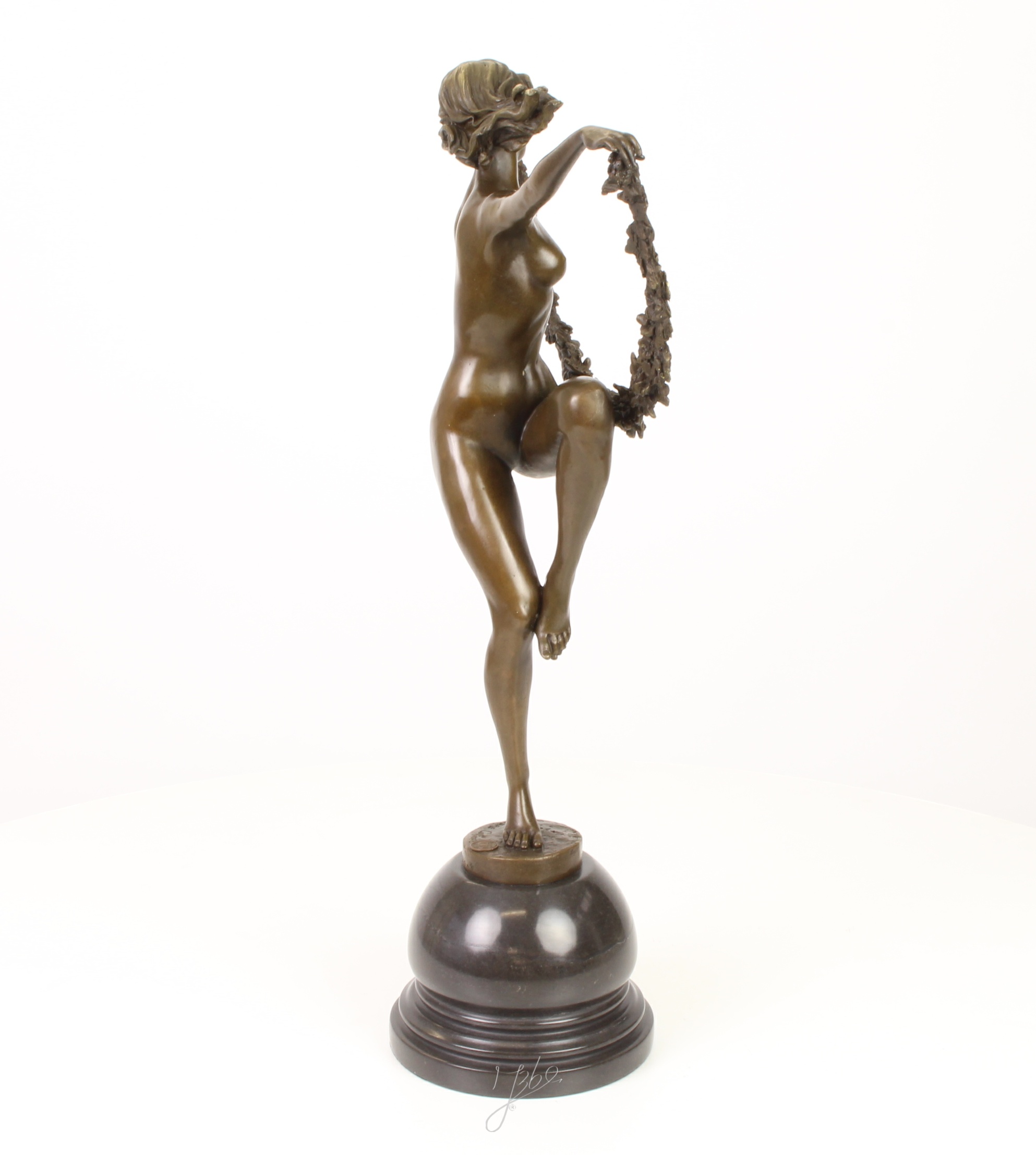 Elegante Bronze Blumenskulptur Tänzerin mit Blumenkranz Zeitlose Kunst 13