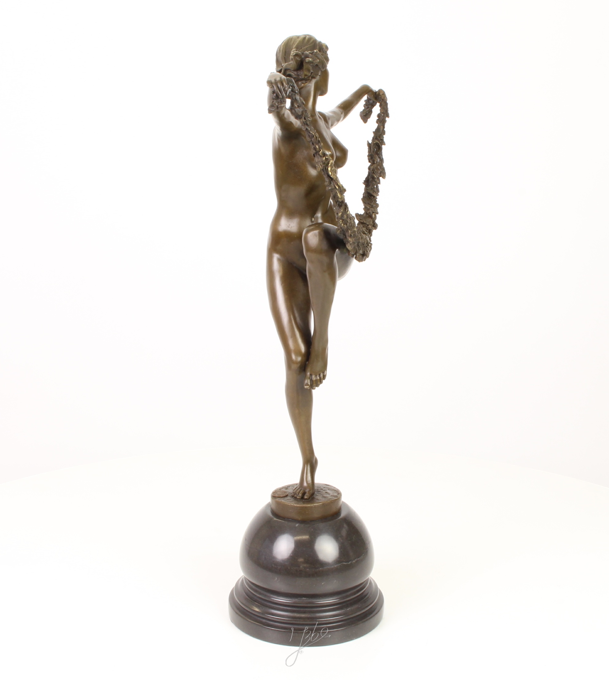 Elegante Bronze Blumenskulptur Tänzerin mit Blumenkranz Zeitlose Kunst 14