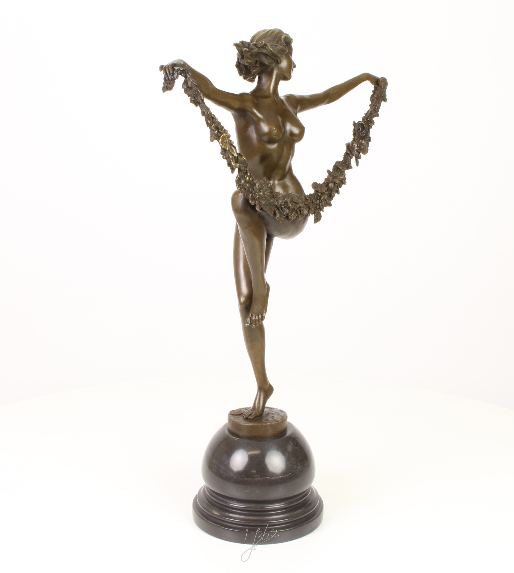 Elegante Bronze Blumenskulptur Tänzerin mit Blumenkranz Zeitlose Kunst 16