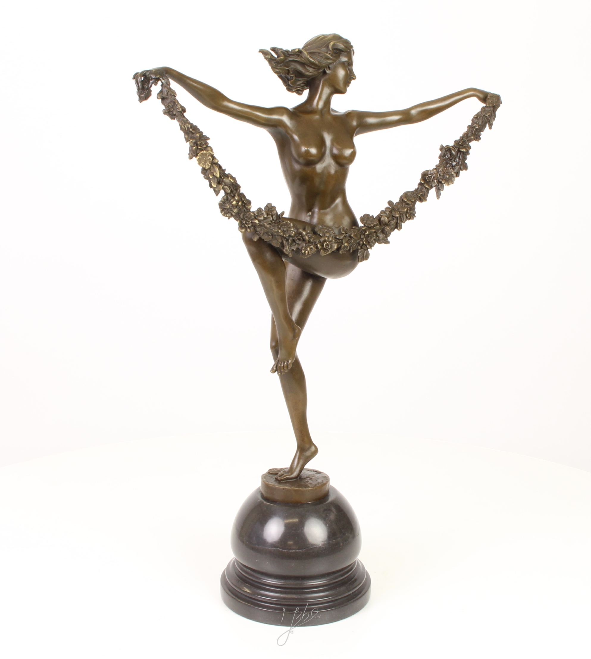 Elegante Bronze Blumenskulptur Tänzerin mit Blumenkranz Zeitlose Kunst 17