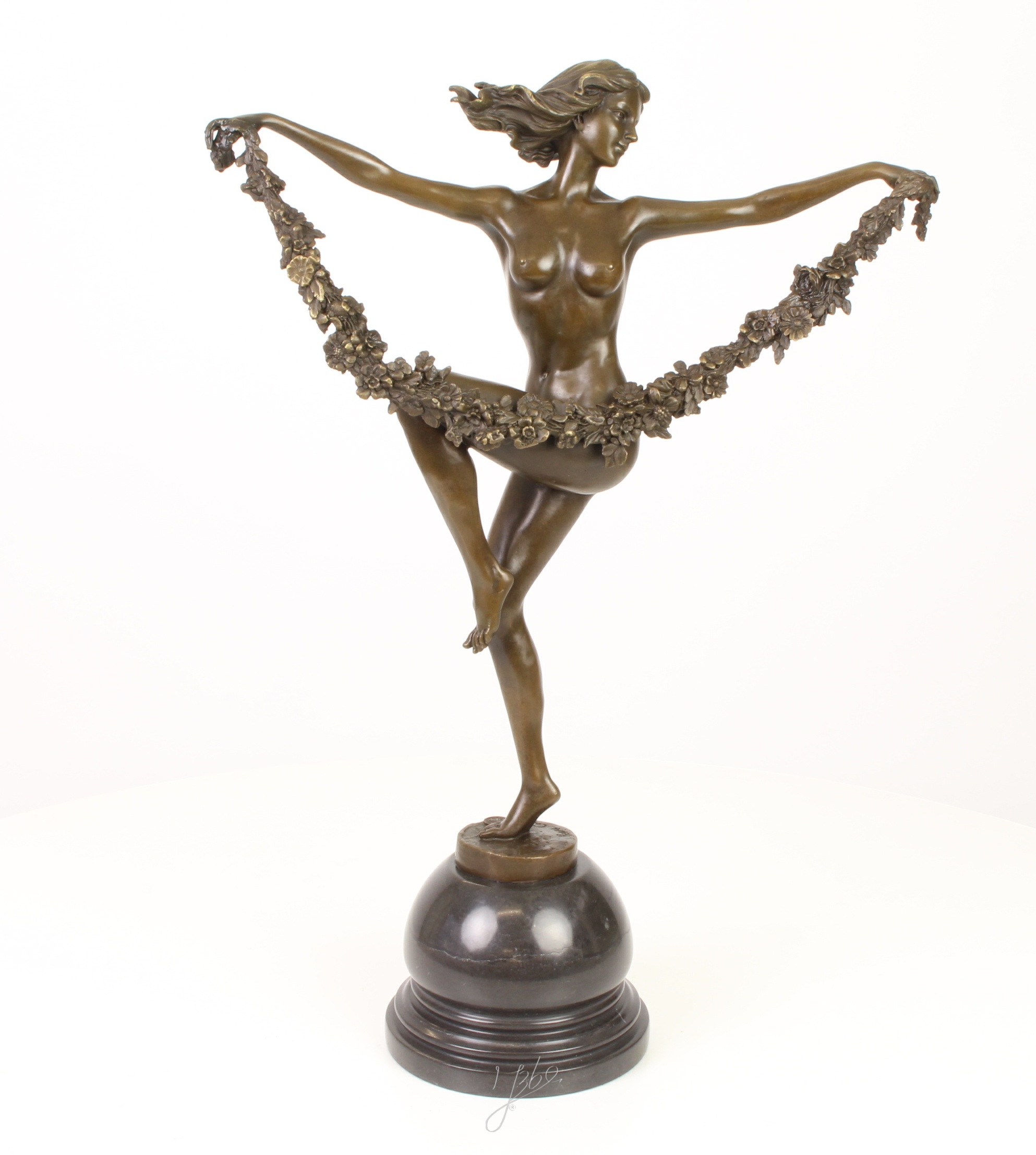 Elegante Bronze Blumenskulptur Tänzerin mit Blumenkranz Zeitlose Kunst 15