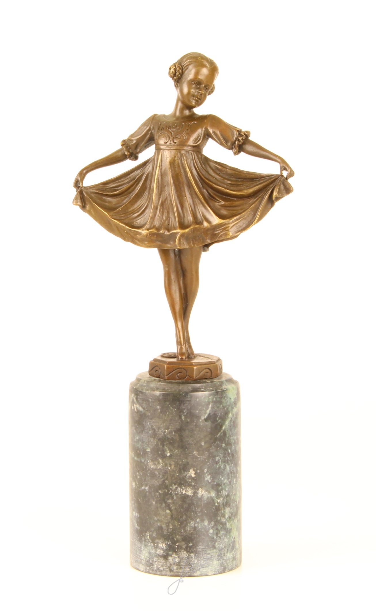 Exquisite Bronzeskulptur Mädchen im Kleid auf Marmorsockel 3