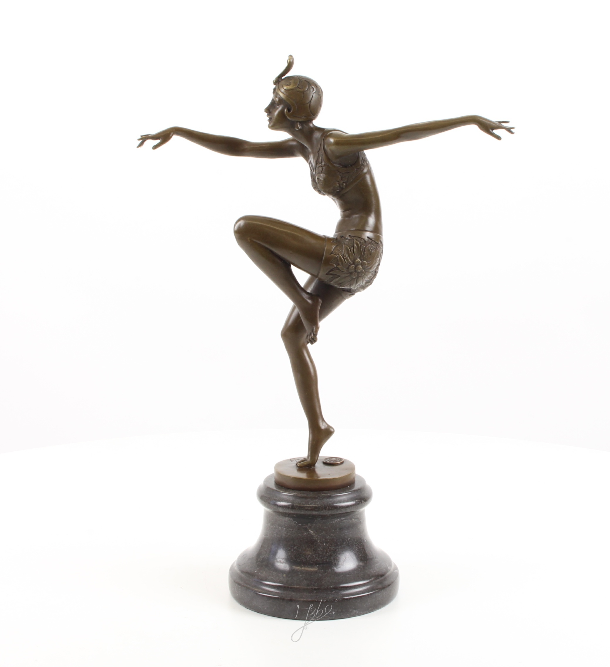 Elegante Art Déco Bronzeskulptur Anmutige Weibliche Figur auf Sockel 8