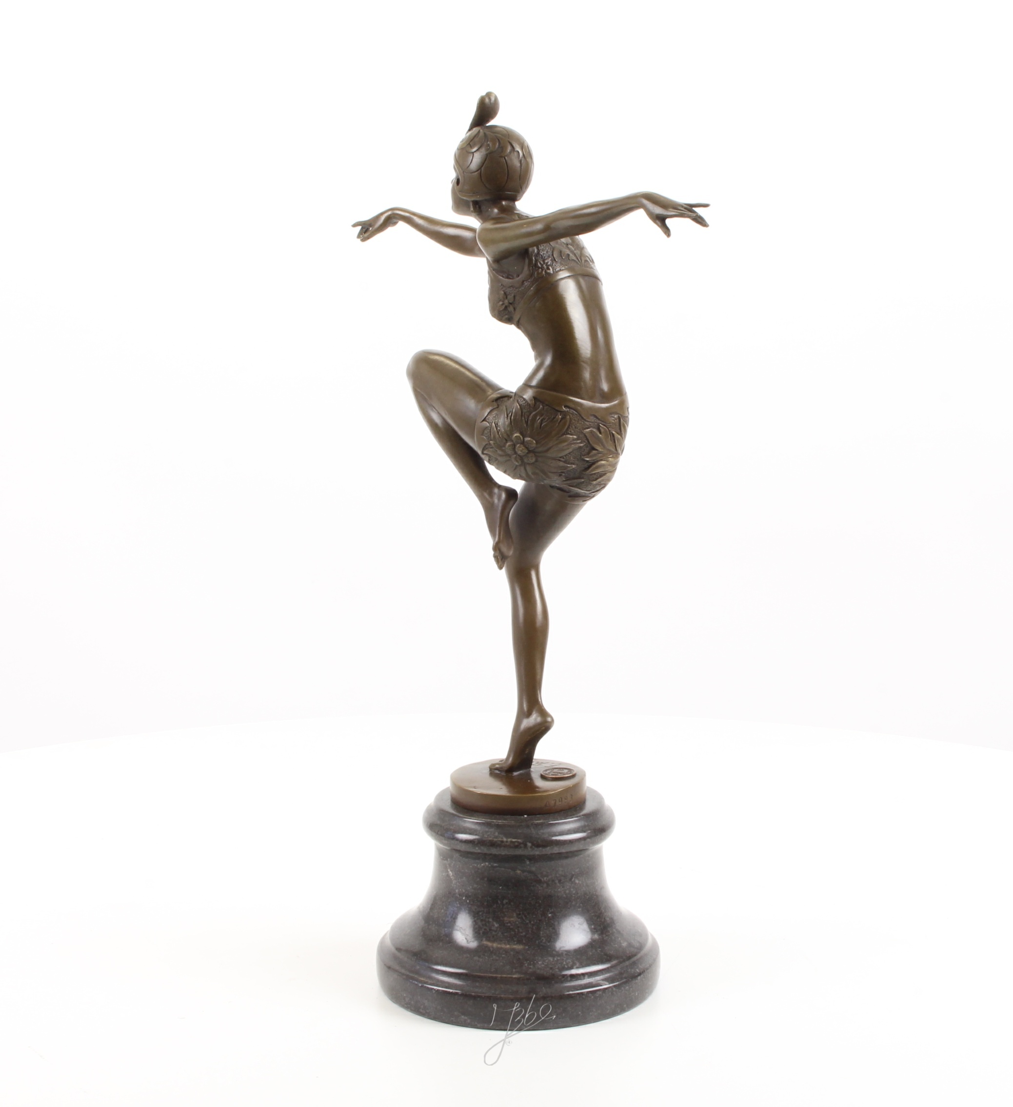 Elegante Art Déco Bronzeskulptur Anmutige Weibliche Figur auf Sockel 9