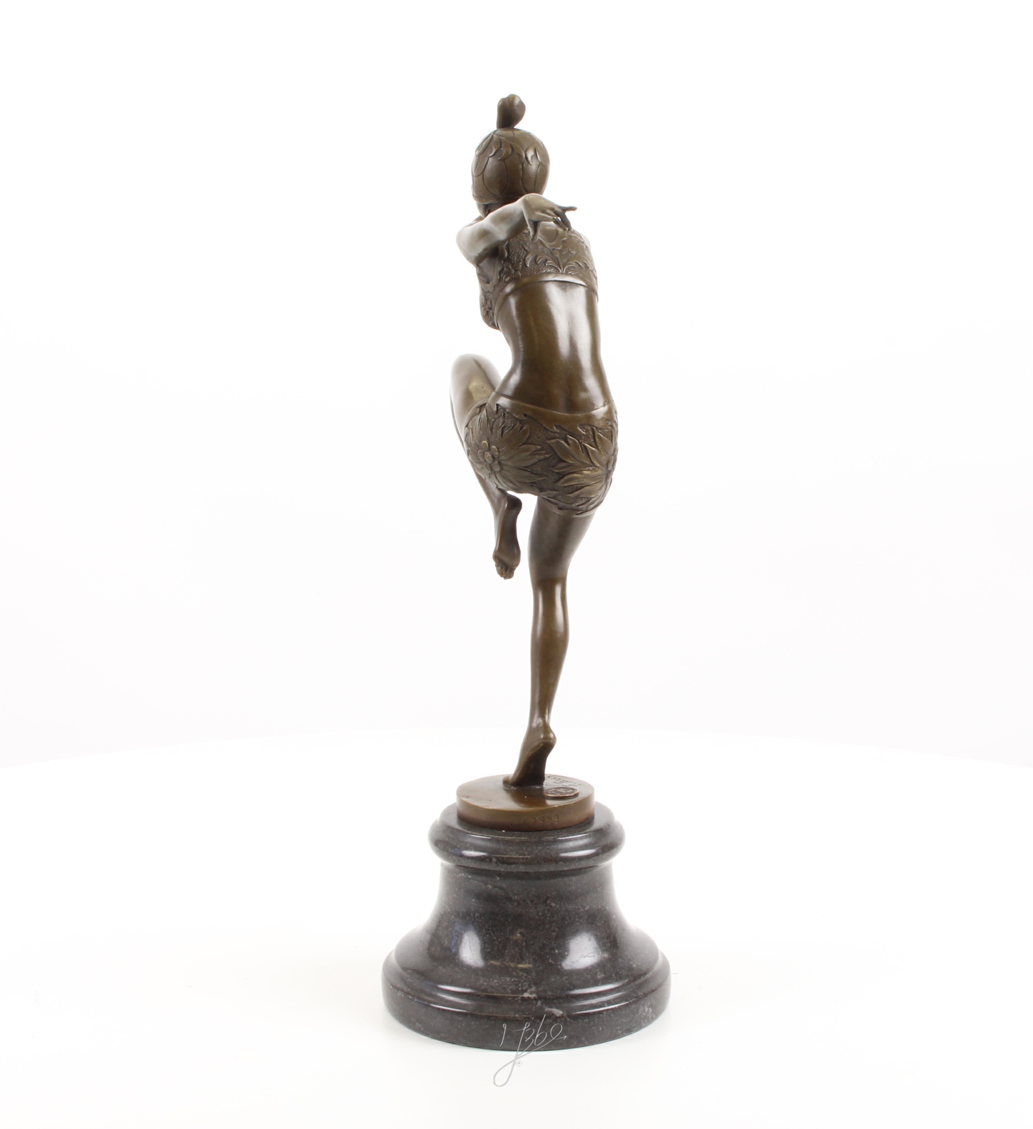 Elegante Art Déco Bronzeskulptur Anmutige Weibliche Figur auf Sockel 5