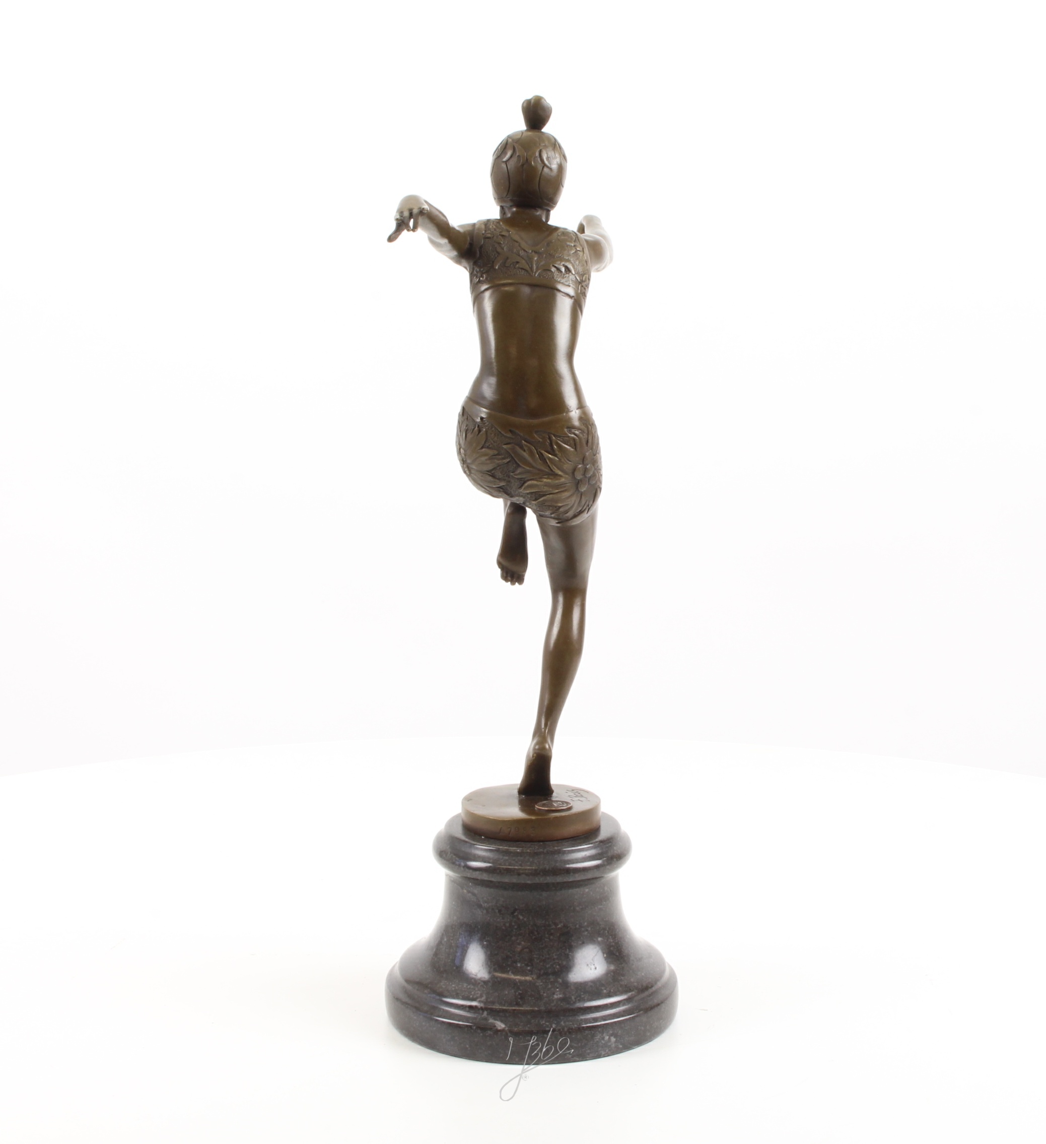 Elegante Art Déco Bronzeskulptur Anmutige Weibliche Figur auf Sockel 6