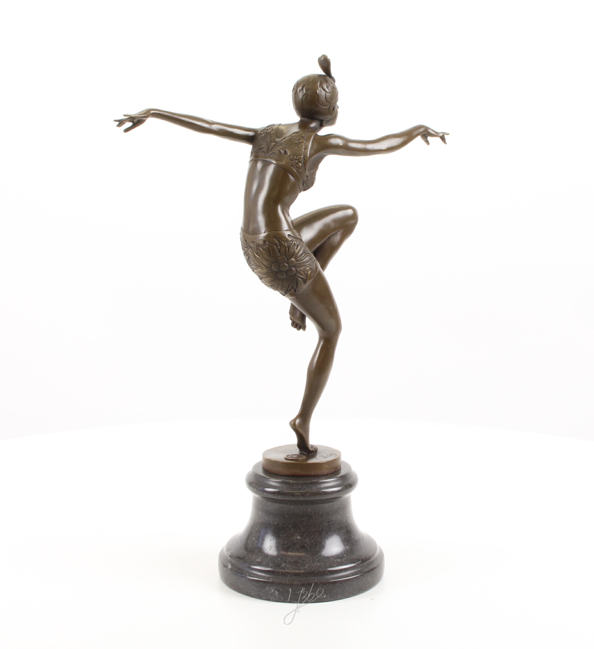Elegante Art Déco Bronzeskulptur Anmutige Weibliche Figur auf Sockel 11