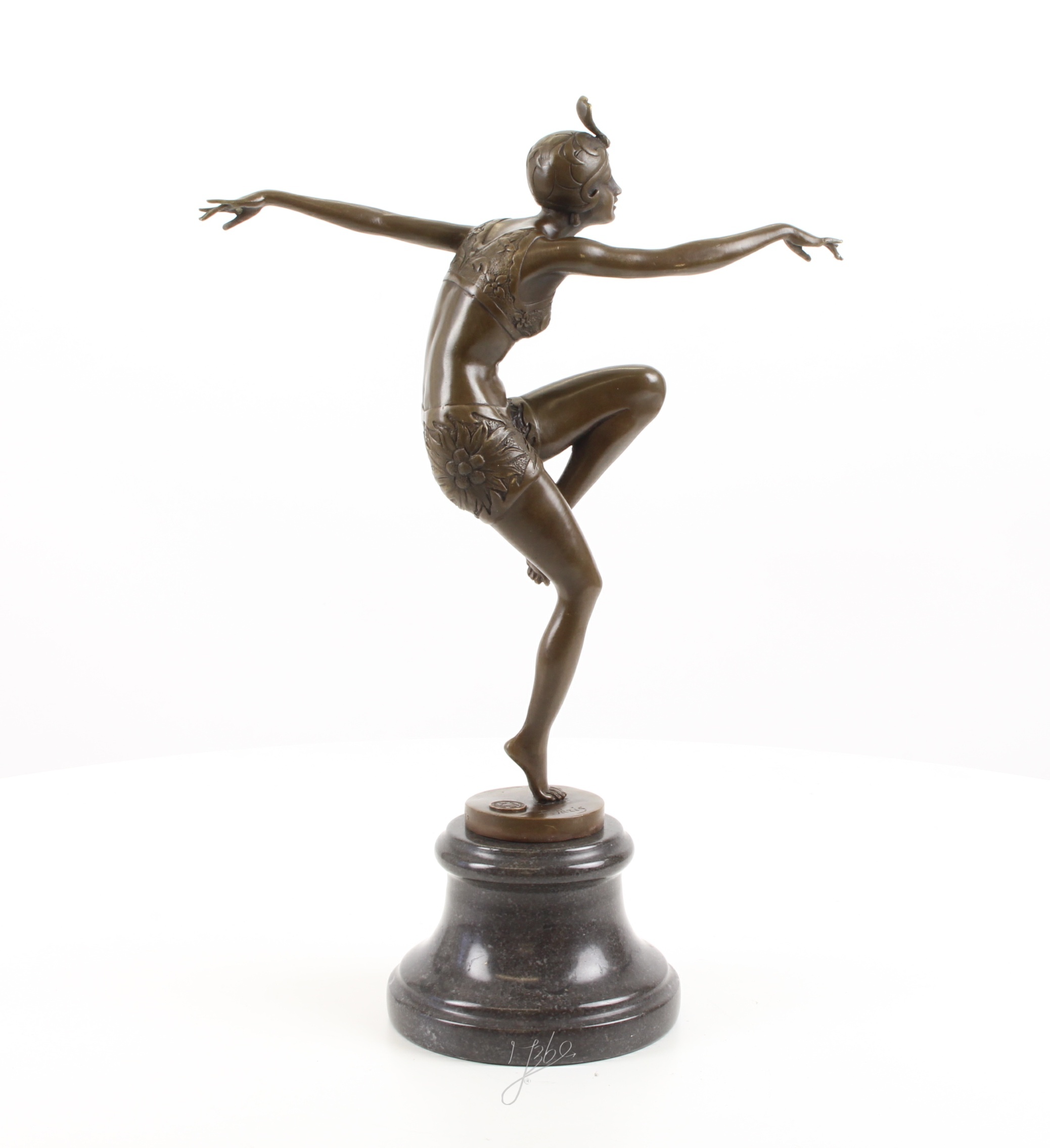 Elegante Art Déco Bronzeskulptur Anmutige Weibliche Figur auf Sockel 13