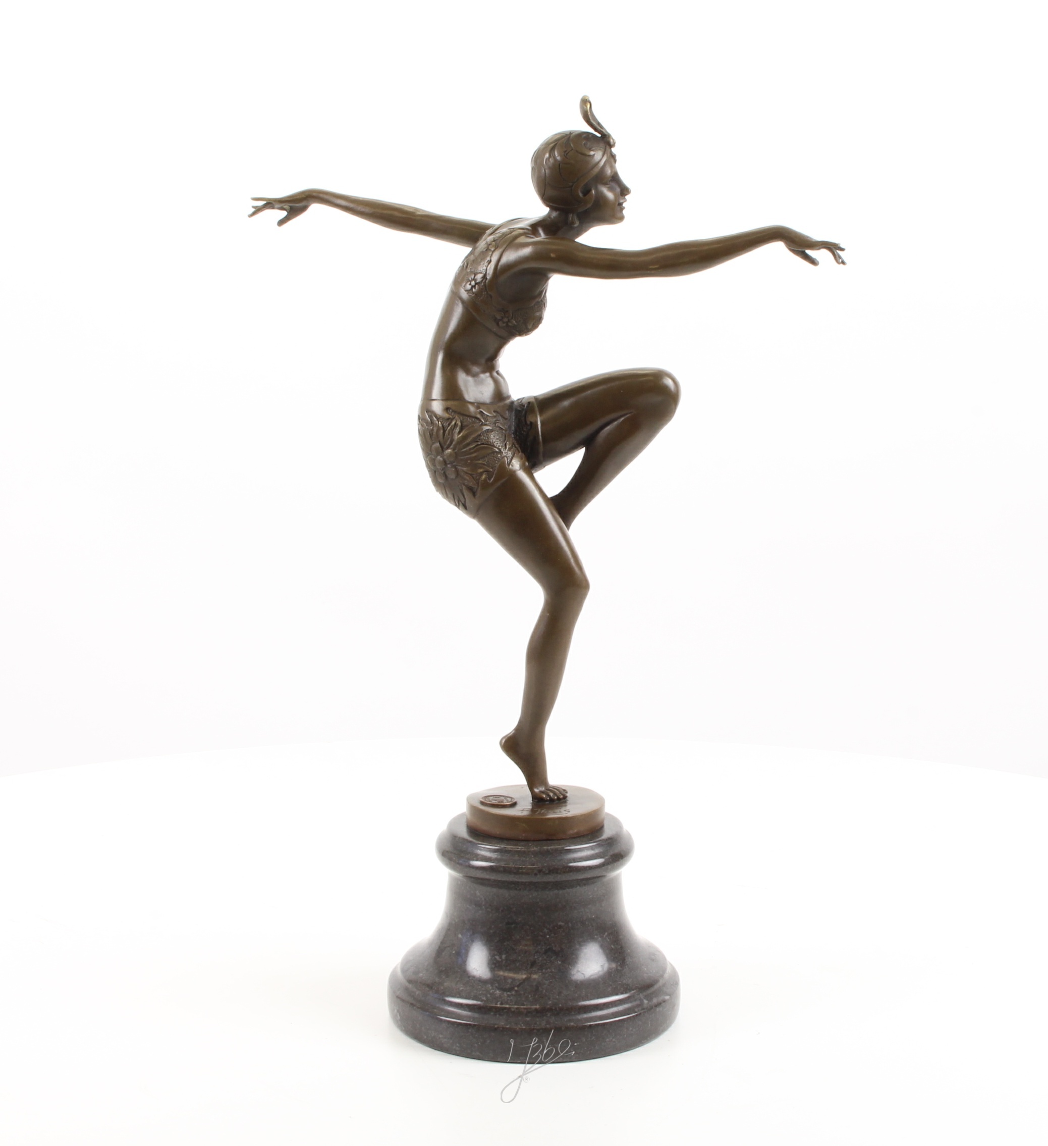 Elegante Art Déco Bronzeskulptur Anmutige Weibliche Figur auf Sockel 14