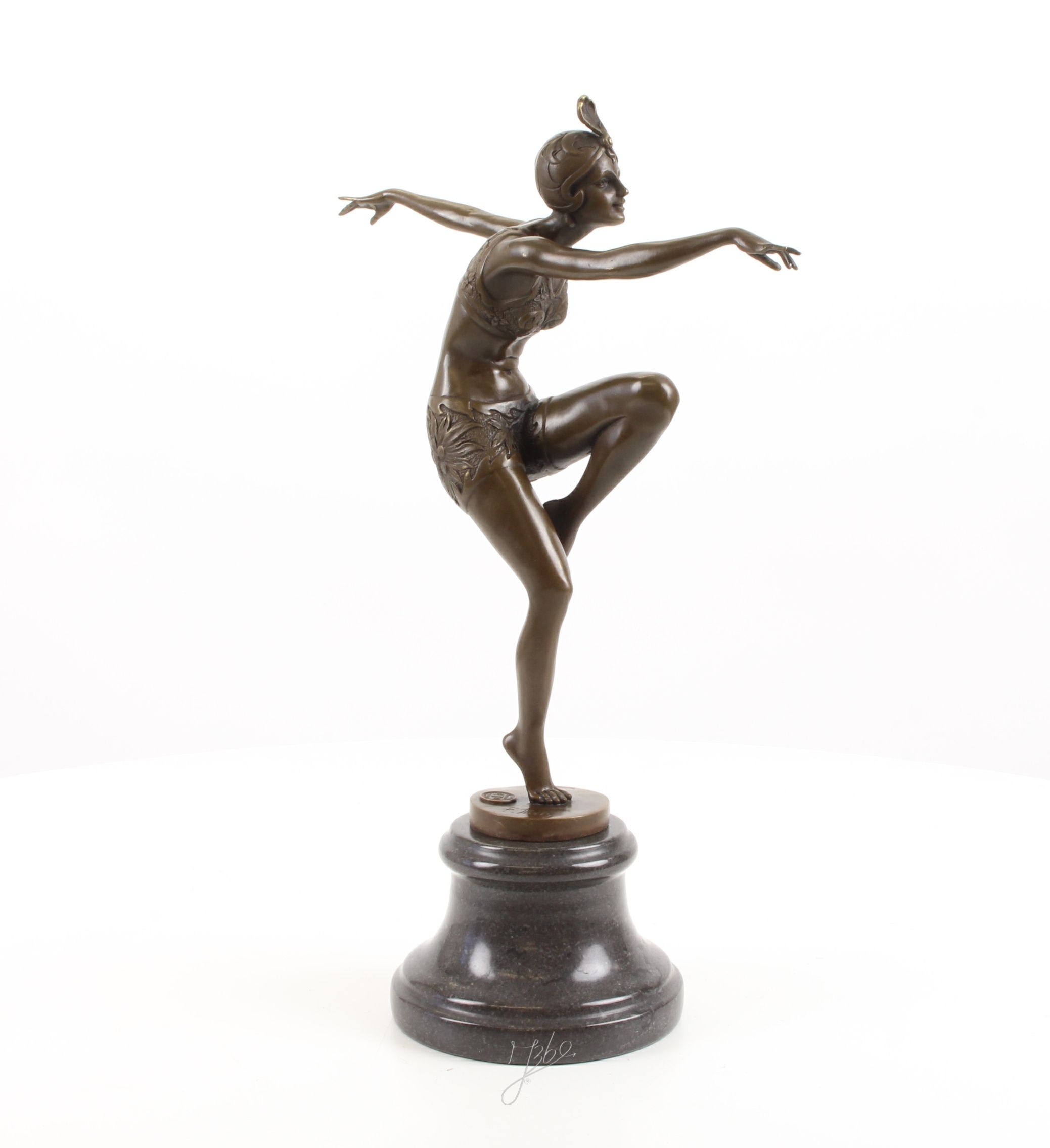 Elegante Art Déco Bronzeskulptur Anmutige Weibliche Figur auf Sockel 15
