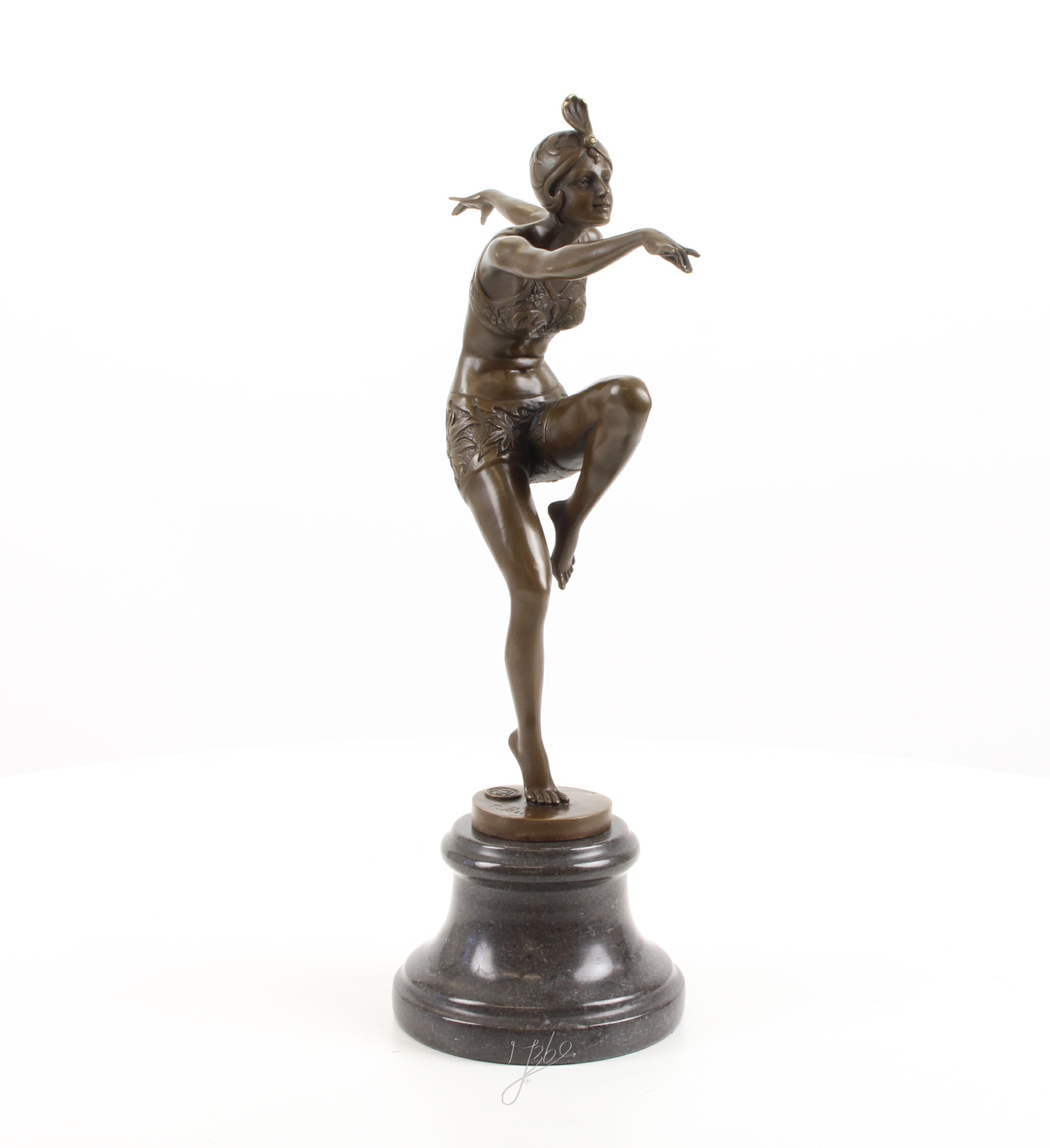 Elegante Art Déco Bronzeskulptur Anmutige Weibliche Figur auf Sockel 17