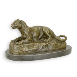Elegante Bronze Raubkatze Skulptur Liegende Löwin von Barye