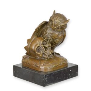 Detaillierte Bronze Eulenskulptur auf Schädel Kunstvolle Dekoration