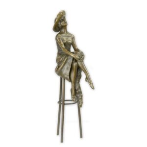 Elegante Bronze Skulptur Sittende Frau in zeitloser Schönheit