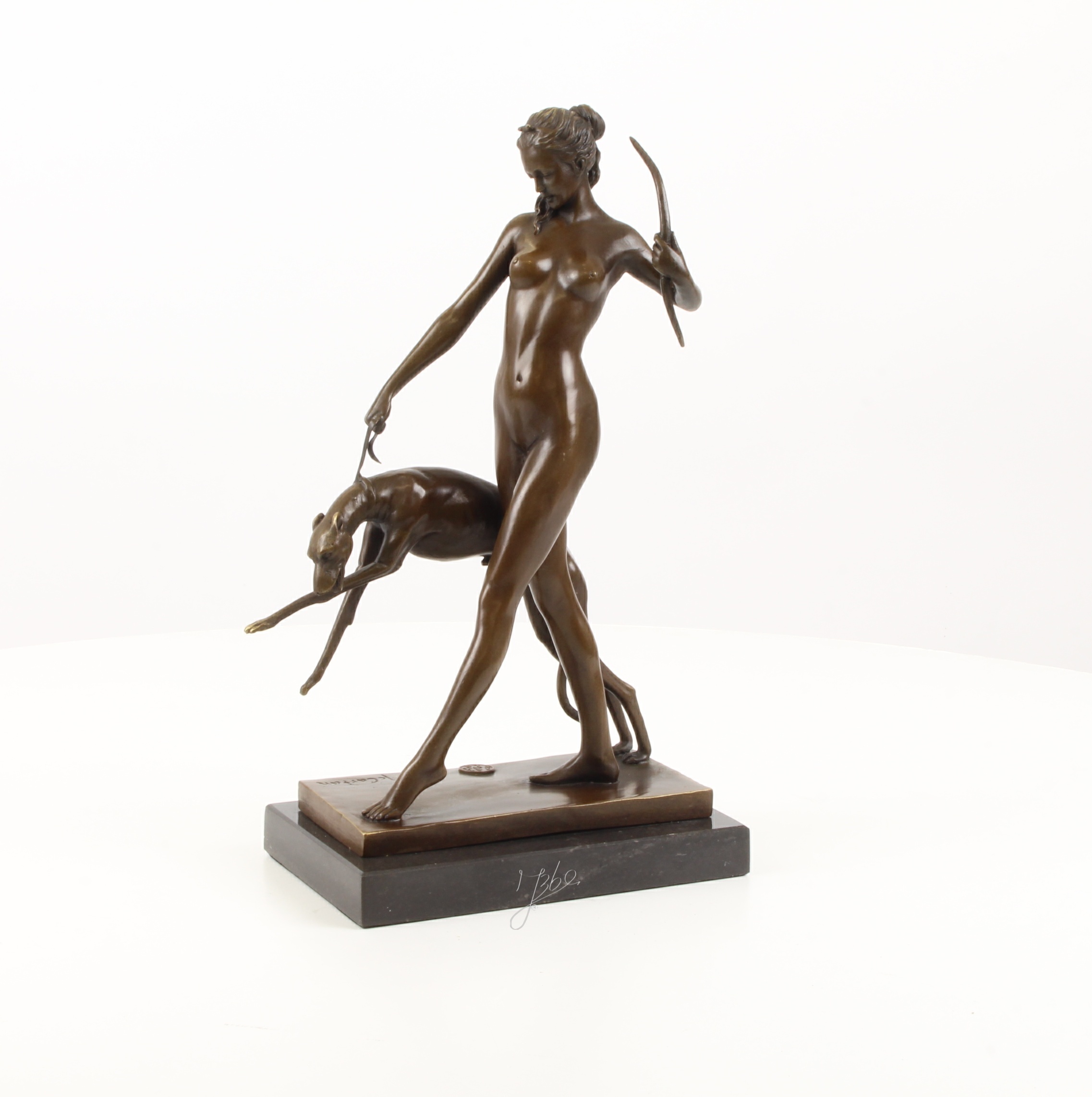 Detailreiche Bronzeskulptur Diana mit Hund und Bogen 3