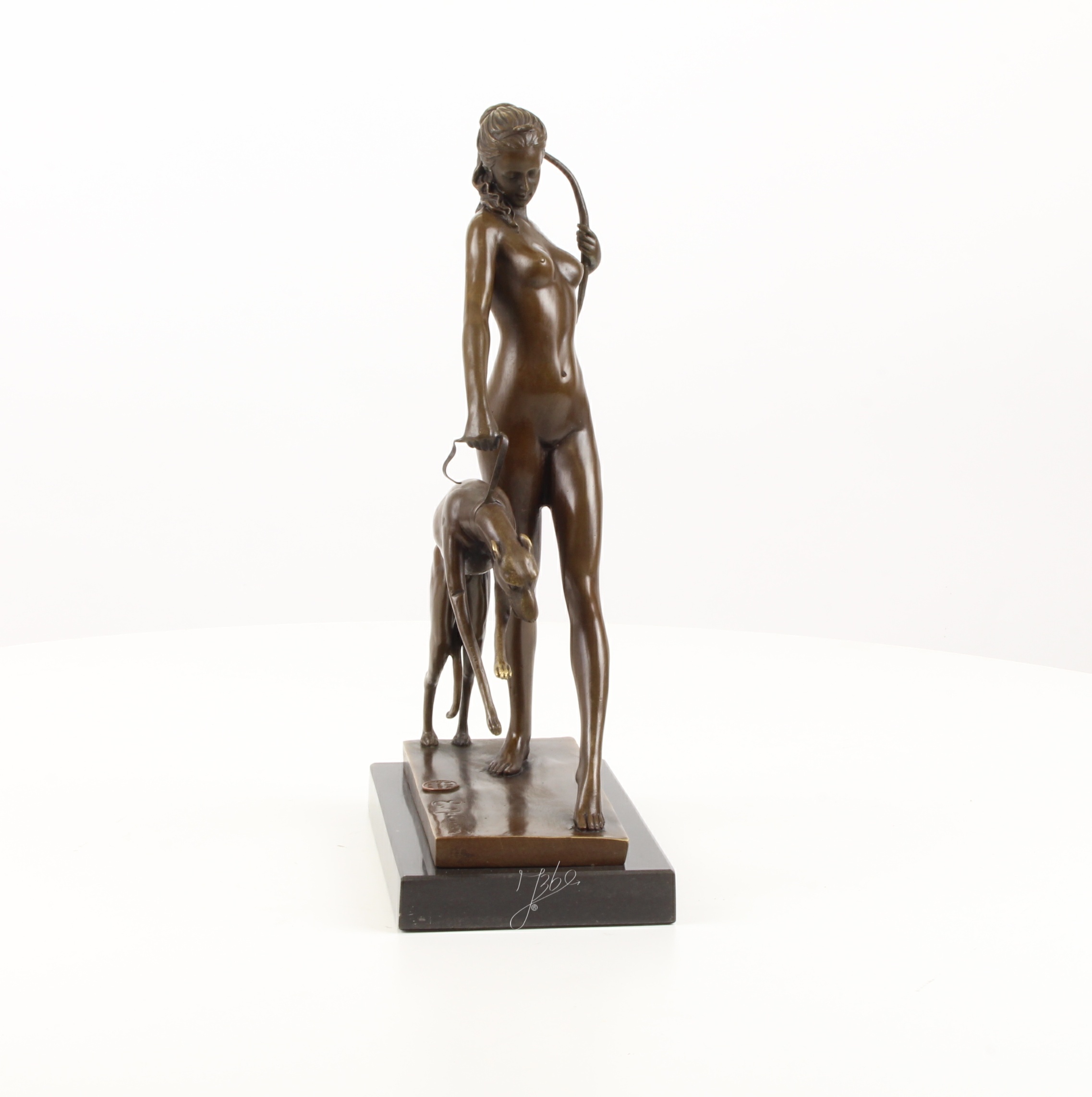Detailreiche Bronzeskulptur Diana mit Hund und Bogen 15