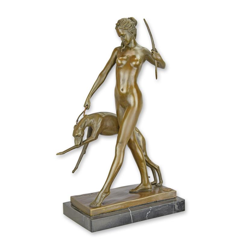 Detailreiche Bronzeskulptur Diana mit Hund und Bogen 2