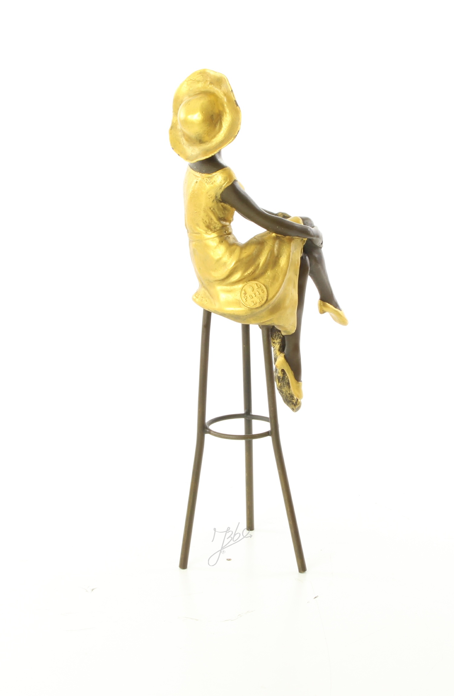 Elegante Bronzefigur Sitzend an der Bar Frau auf Hocker 15