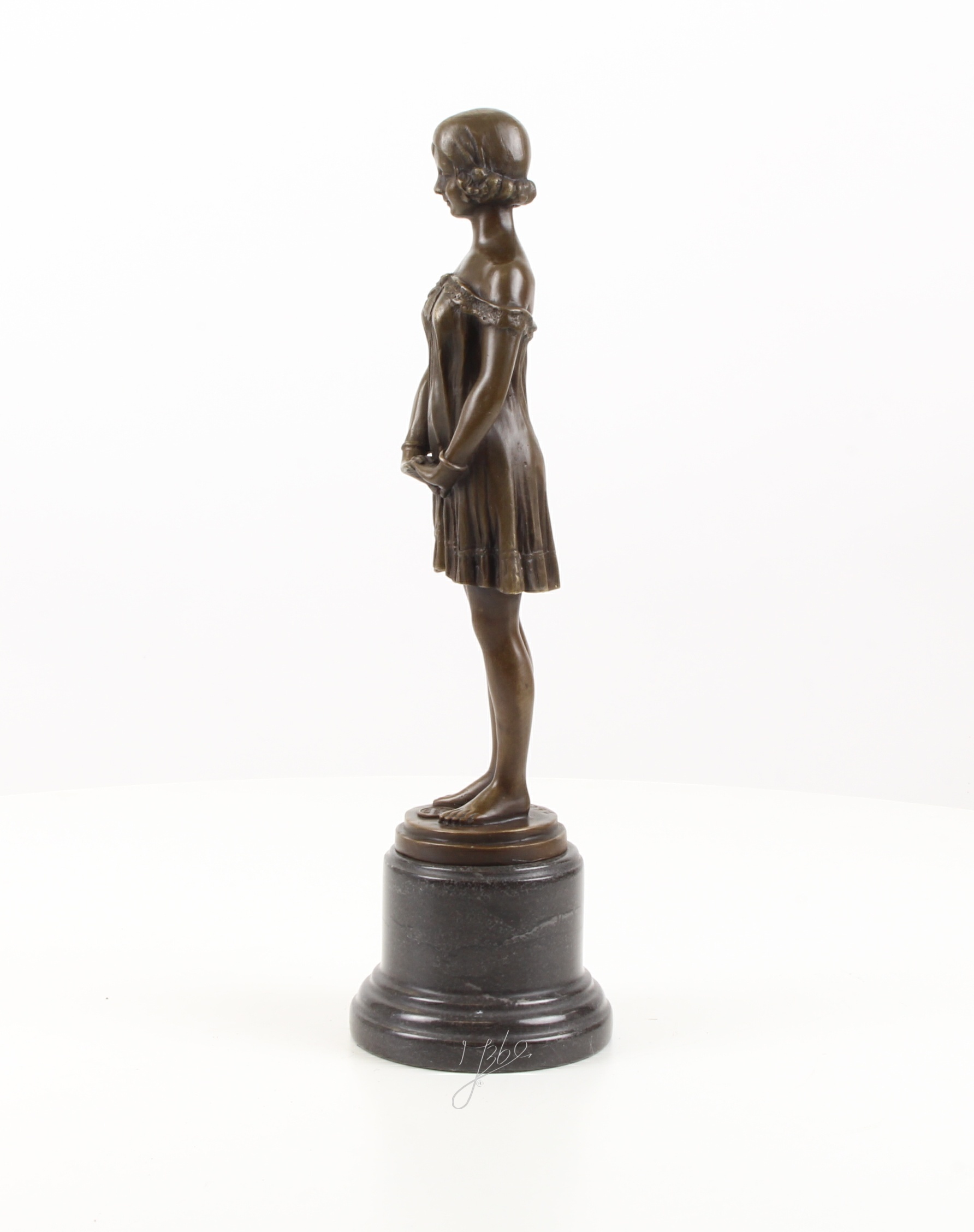 Detaillierte Bronze Figur Mädchen Elegante Bronzestatue einer jungen Frau 11