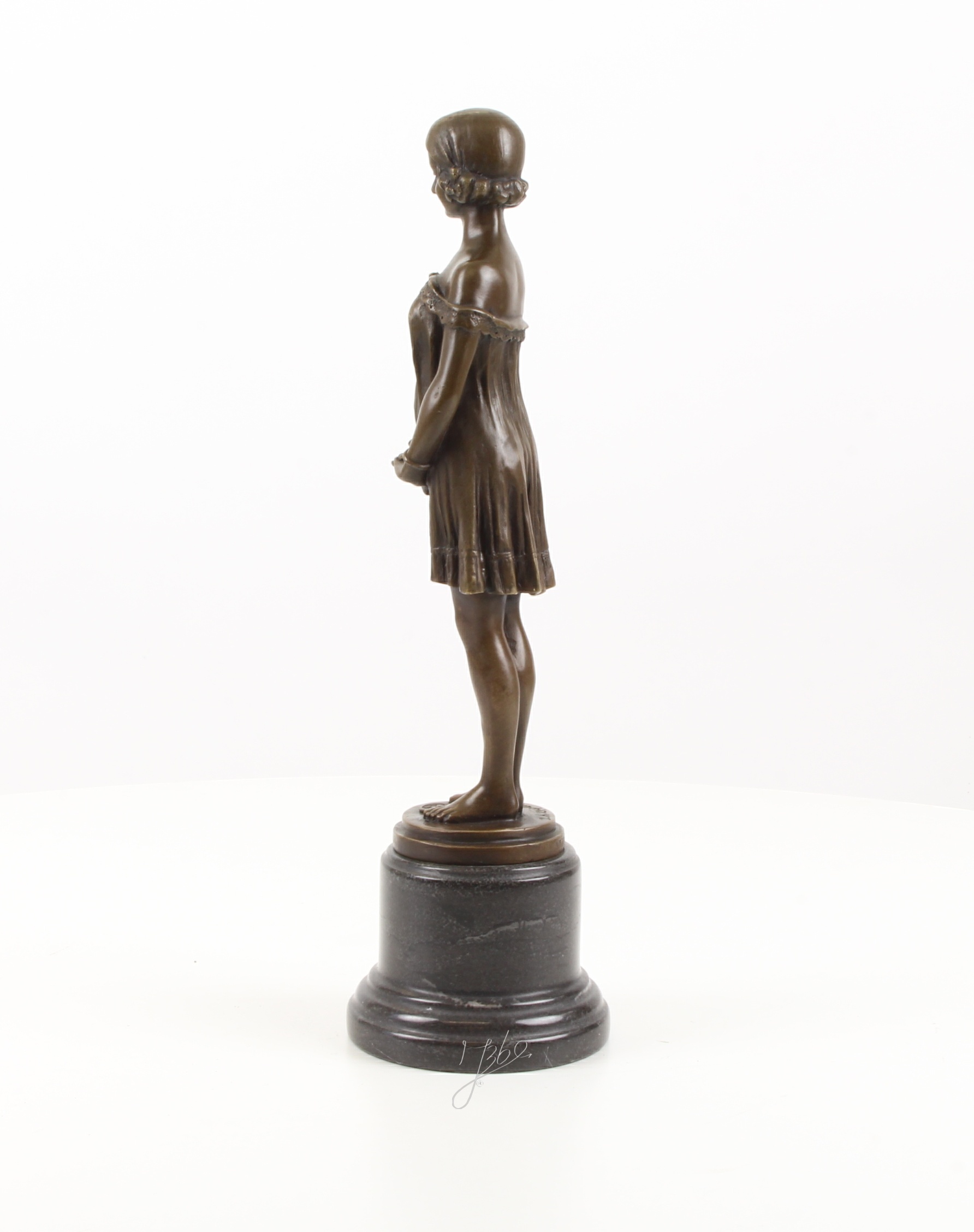 Detaillierte Bronze Figur Mädchen Elegante Bronzestatue einer jungen Frau 9