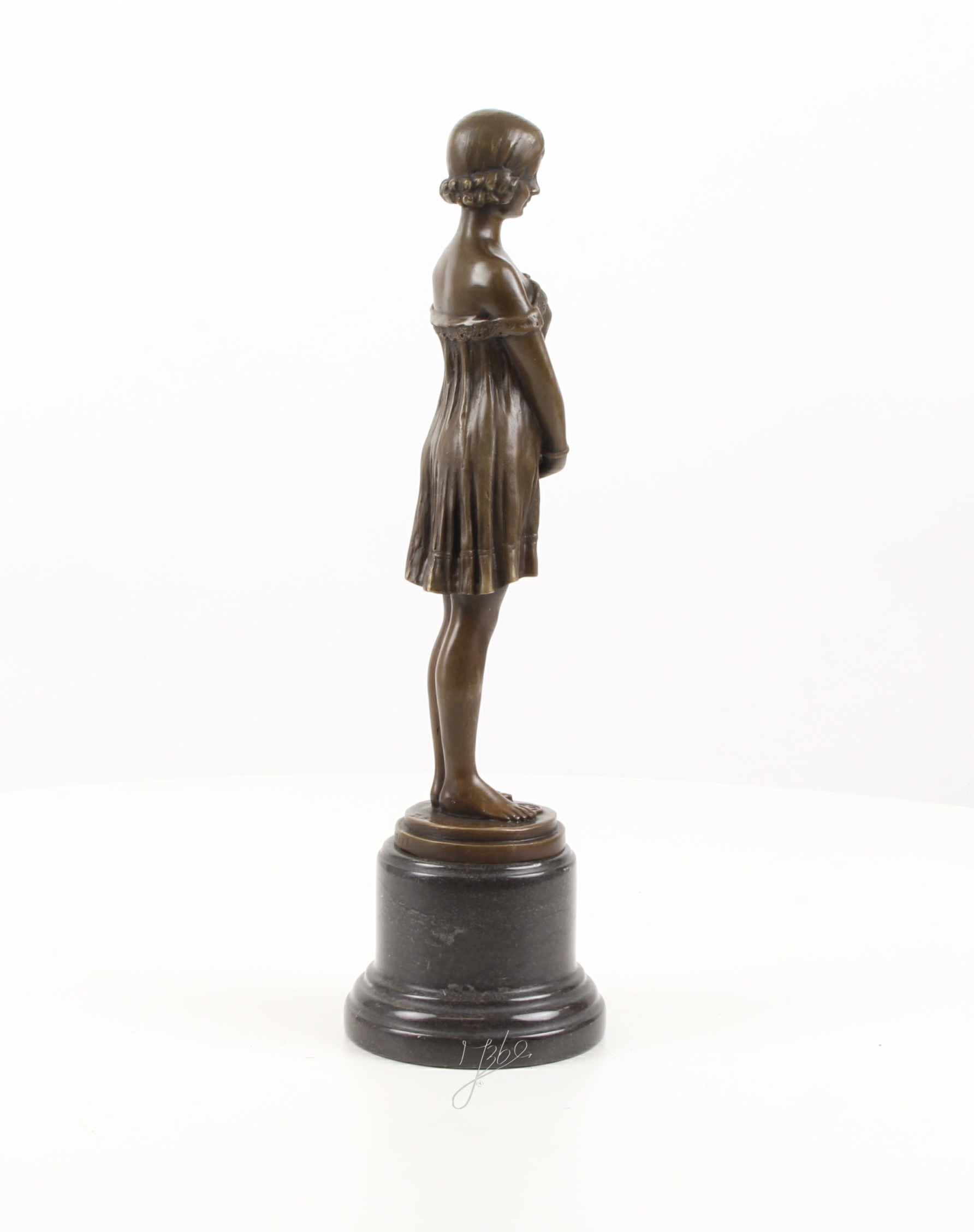 Detaillierte Bronze Figur Mädchen Elegante Bronzestatue einer jungen Frau 13