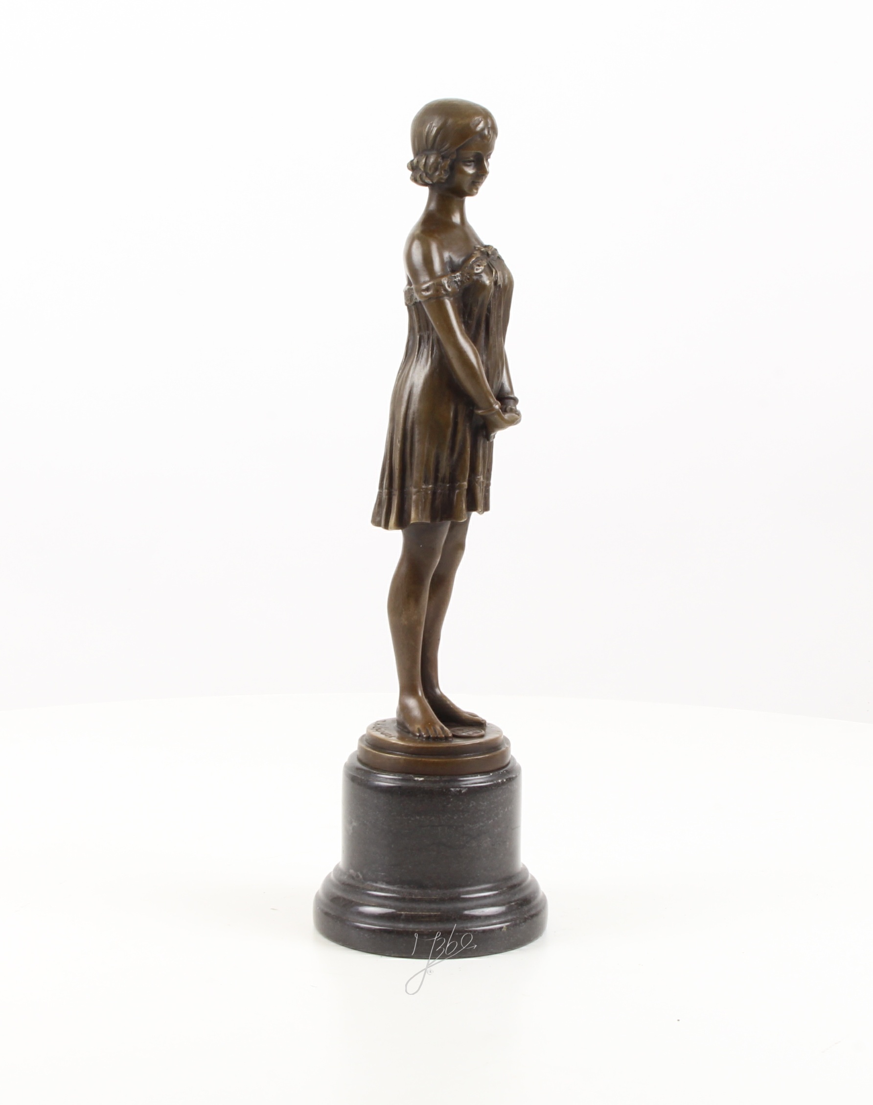 Detaillierte Bronze Figur Mädchen Elegante Bronzestatue einer jungen Frau 16