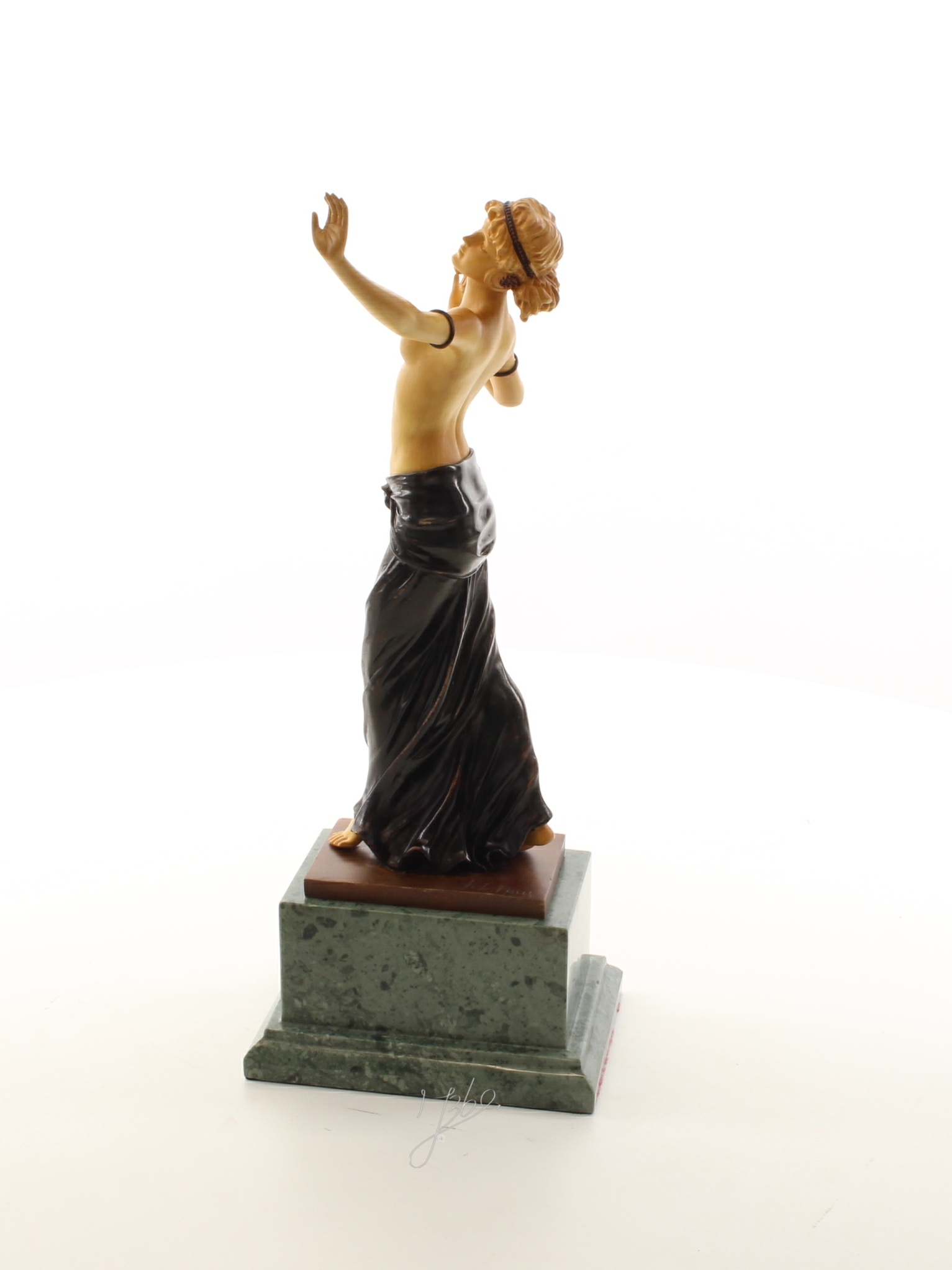 Elegante Bronze Skulptur Salome Tänzerin auf Marmorsockel 9