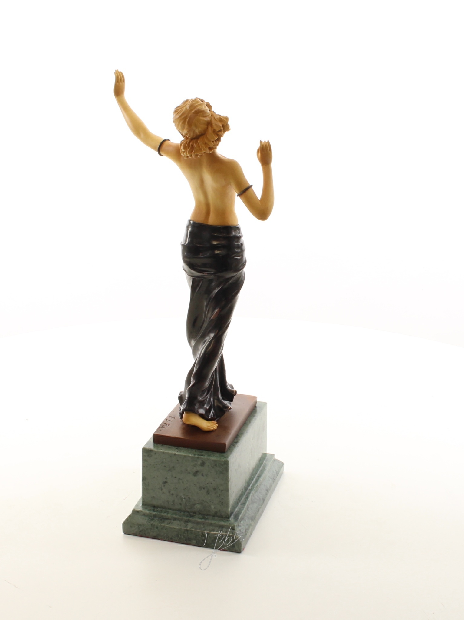 Elegante Bronze Skulptur Salome Tänzerin auf Marmorsockel 15