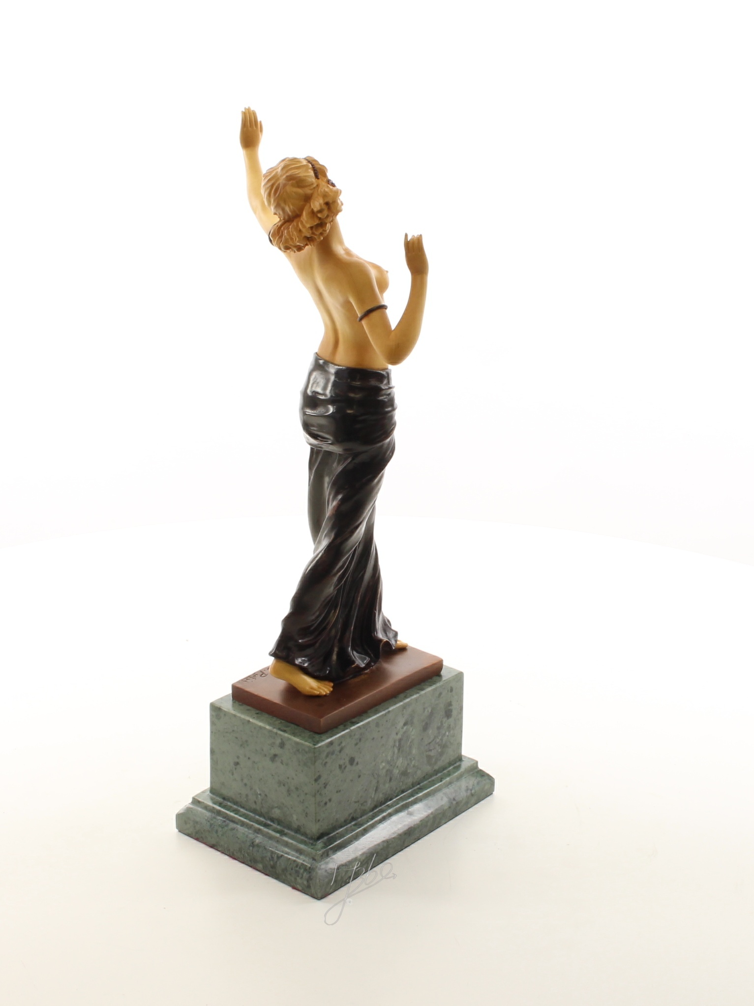 Elegante Bronze Skulptur Salome Tänzerin auf Marmorsockel 17