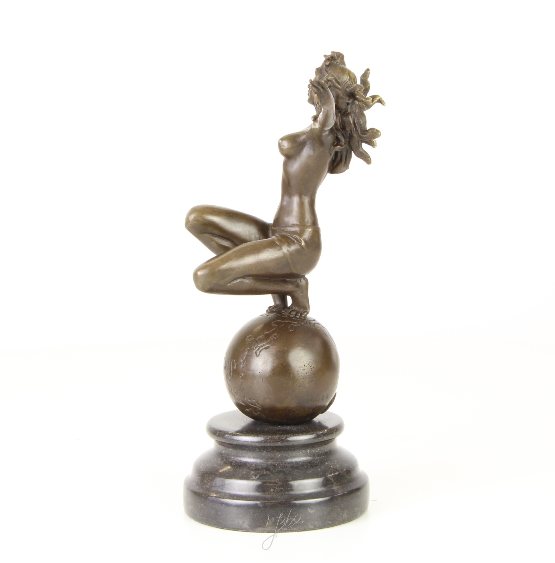 Elegante Bronze Frauenskulptur mit Krone auf Weltkugel entdecken 6