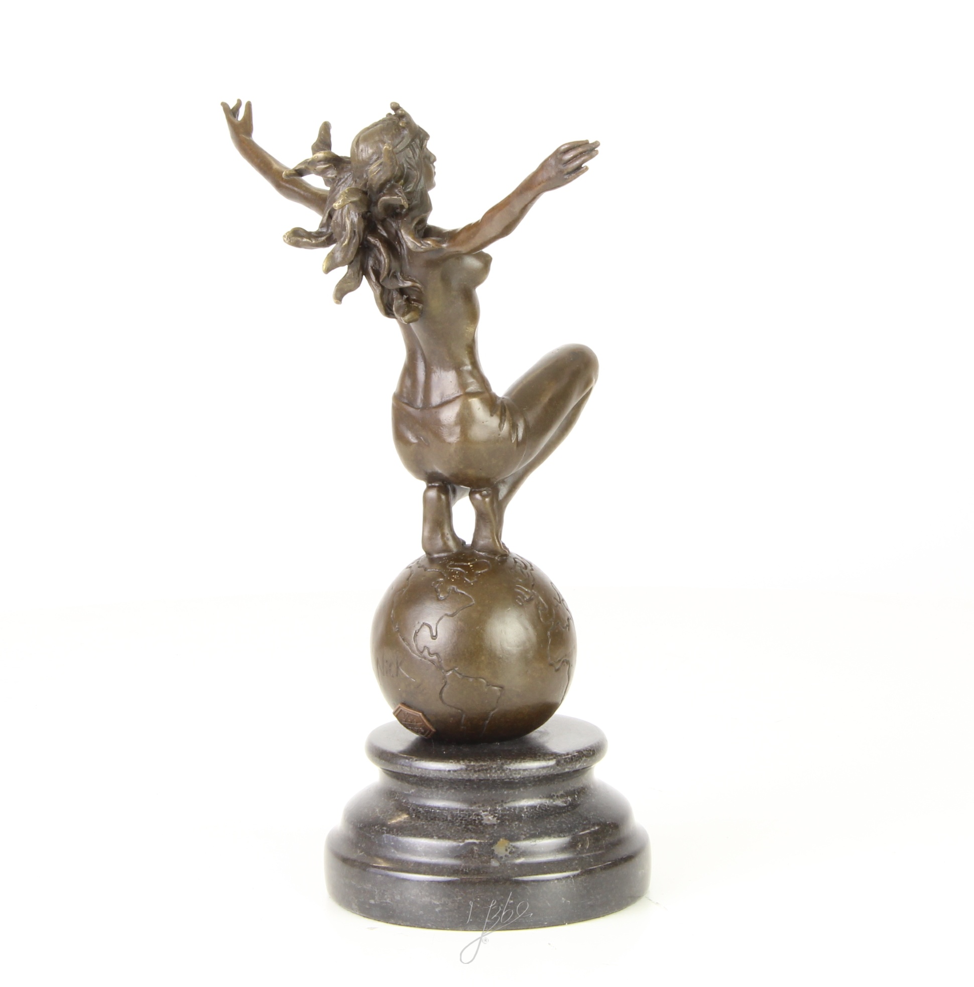Elegante Bronze Frauenskulptur mit Krone auf Weltkugel entdecken 13