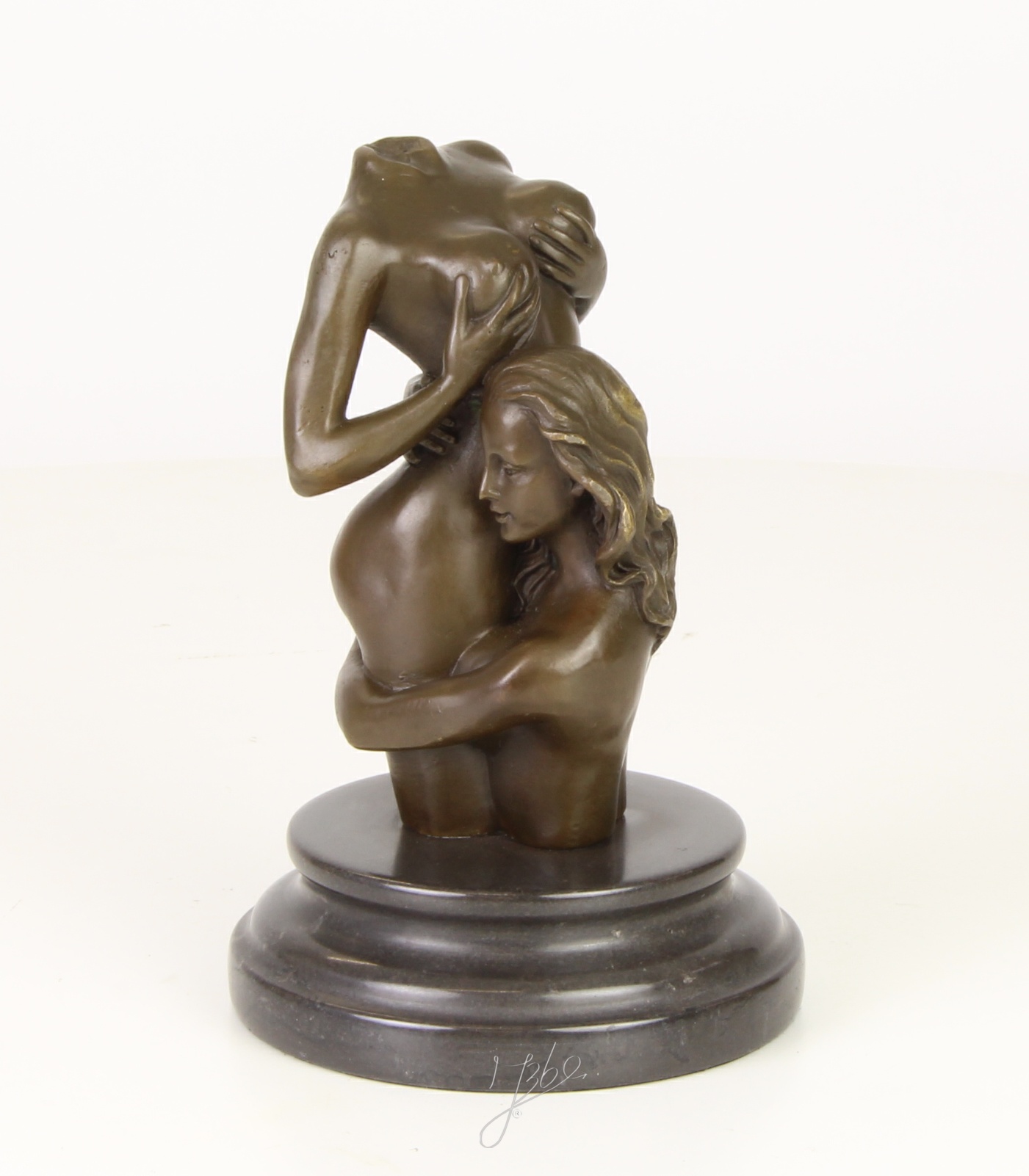 Intime Bronzeskulptur Kopflose Bronze von zwei Frauen in Umarmung 3