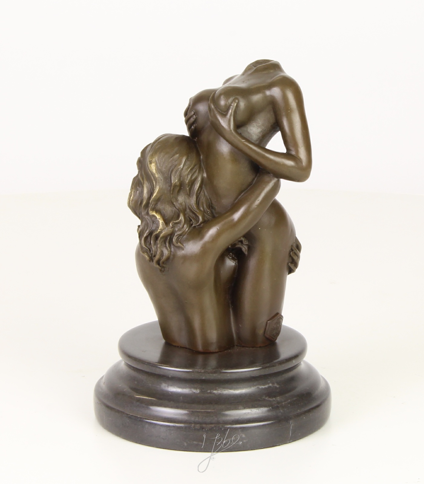 Intime Bronzeskulptur Kopflose Bronze von zwei Frauen in Umarmung 10