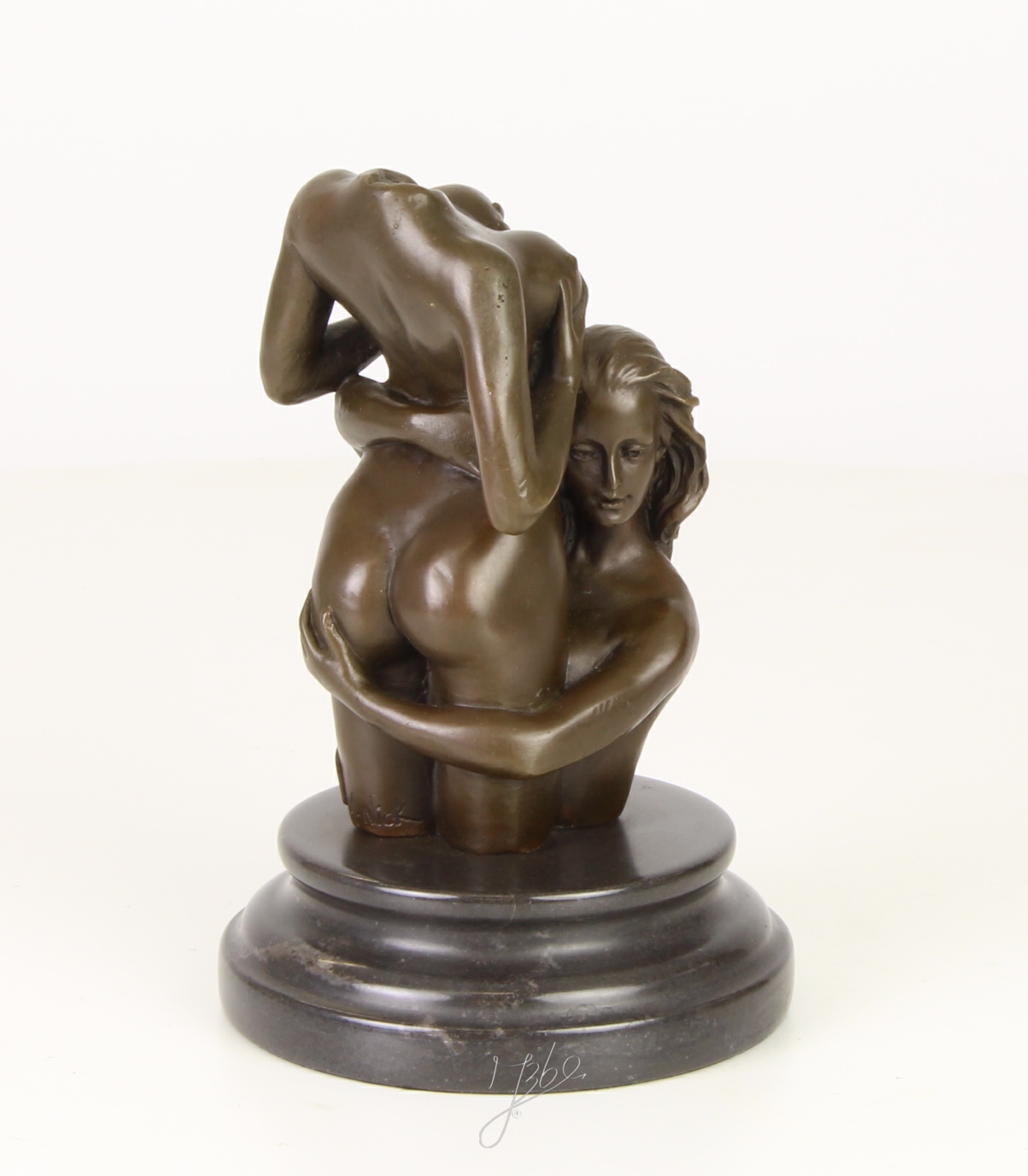 Intime Bronzeskulptur Kopflose Bronze von zwei Frauen in Umarmung 15