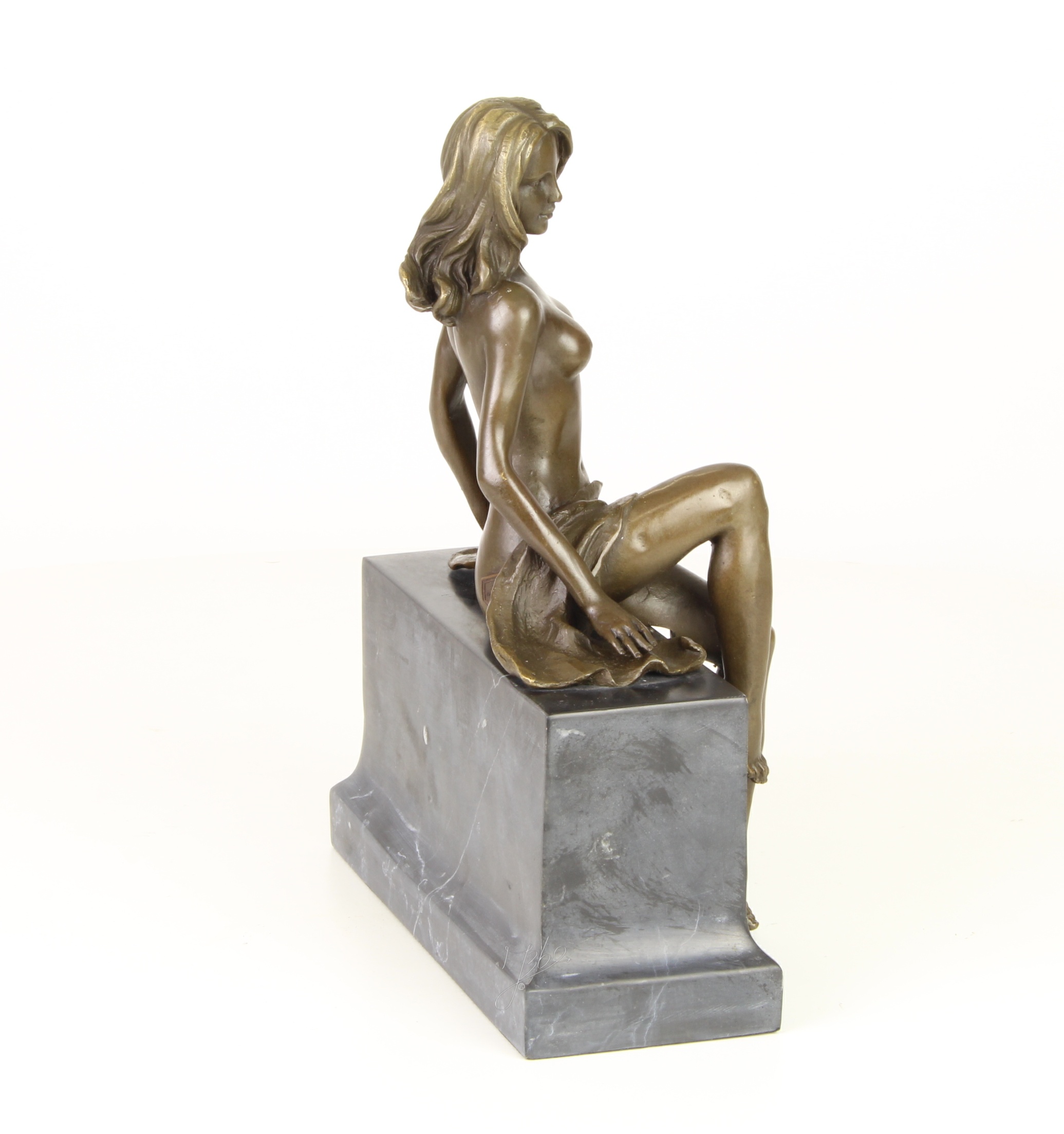 Elegante Bronze Frauenfigur Skulptur einer sitzenden Frau 16
