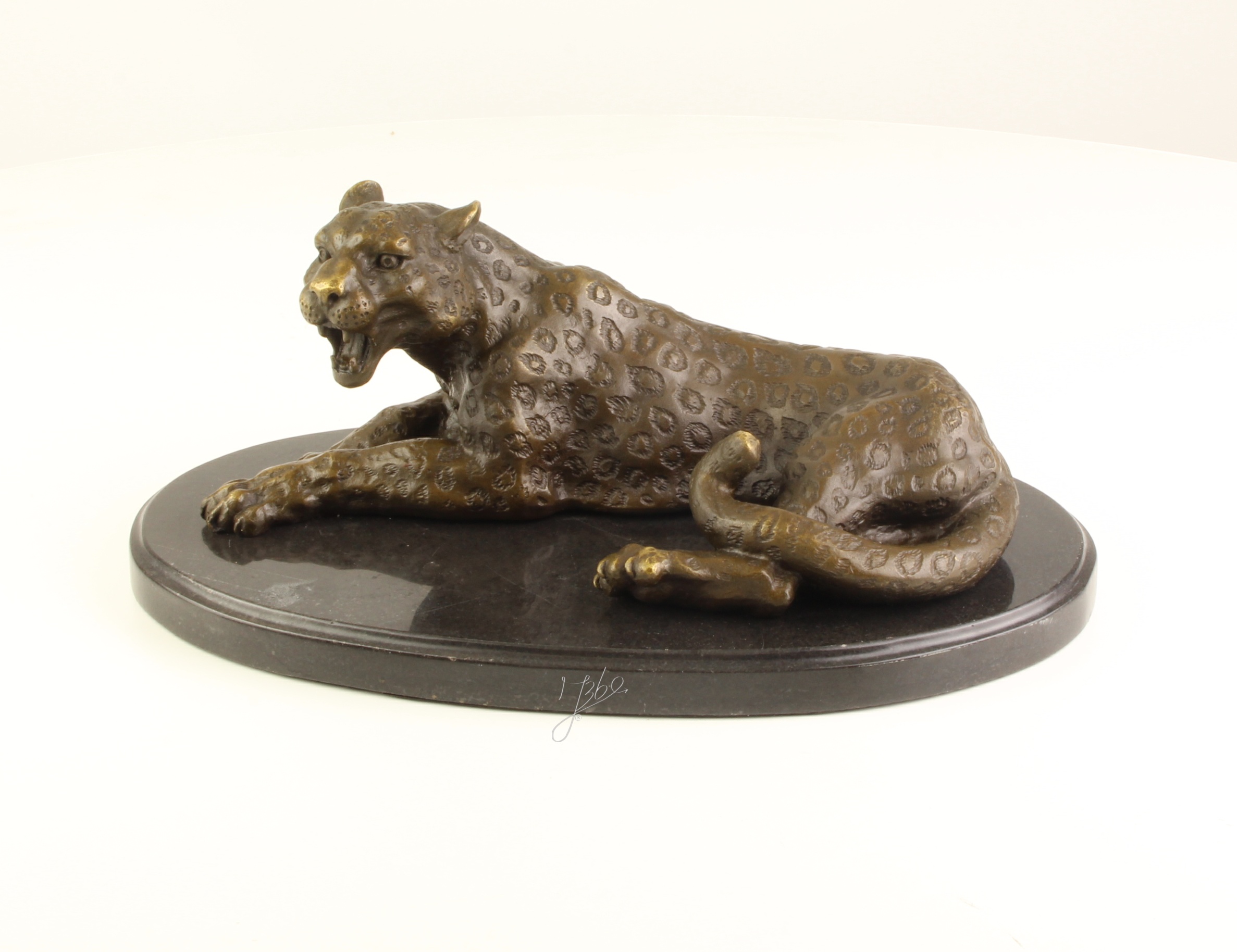 Hochwertige Bronzeskulptur Leopard Detaillierte Leopardenfigur entdecken 3
