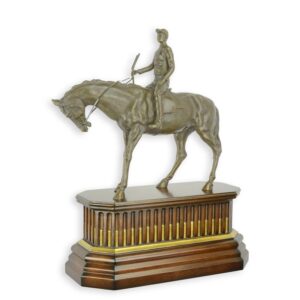 Elegante Bronze Reiterfigur Skulptur Jockey auf Pferd entdecken
