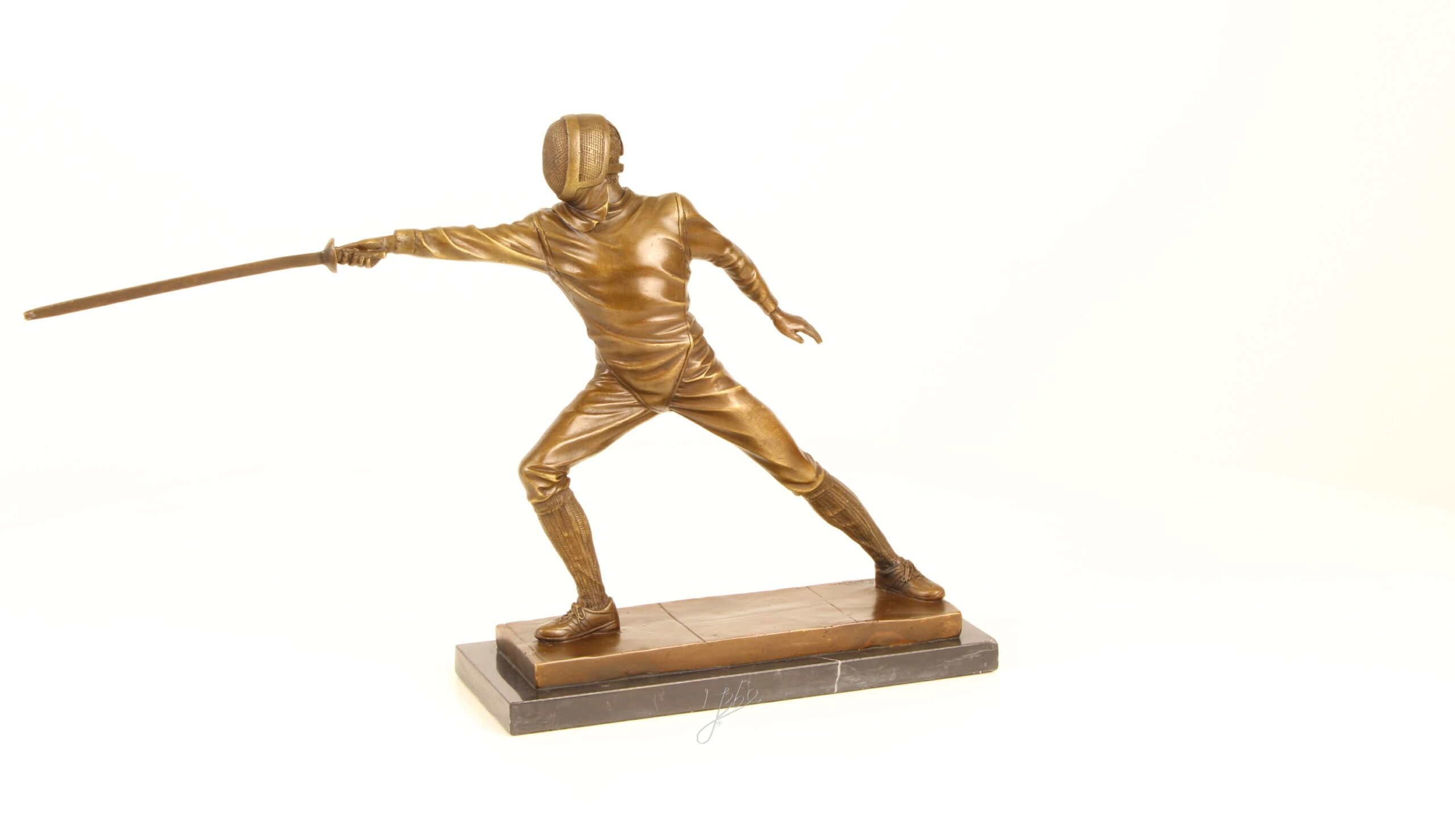 Elegant gestaltete Bronze Fechter Skulptur in dynamischer Kampfhaltung 3